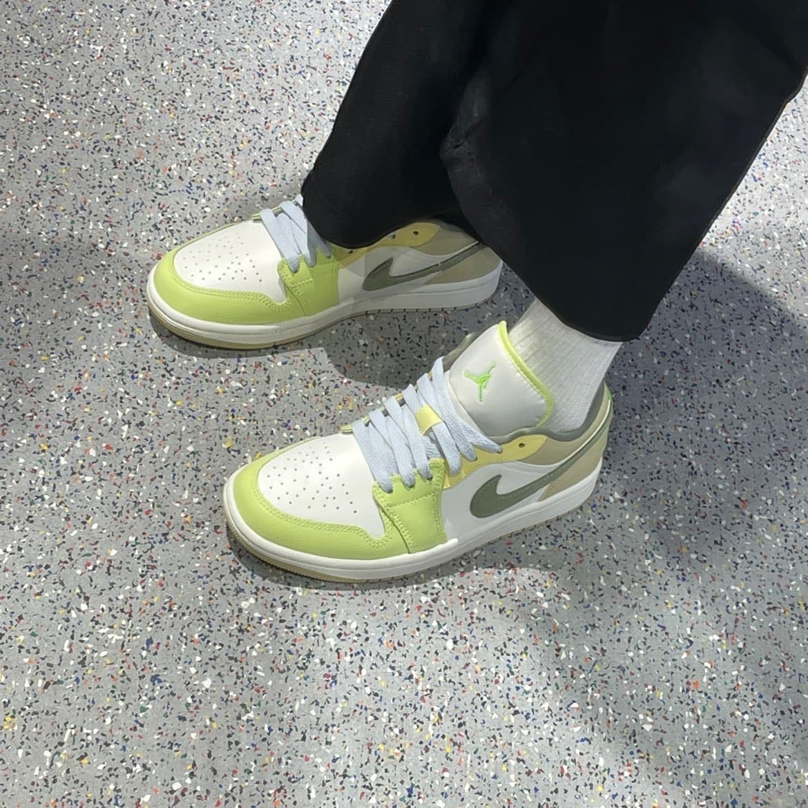 Jordan Air Jordan 1 Low Sail Pale Citron - фото покупателя Саша