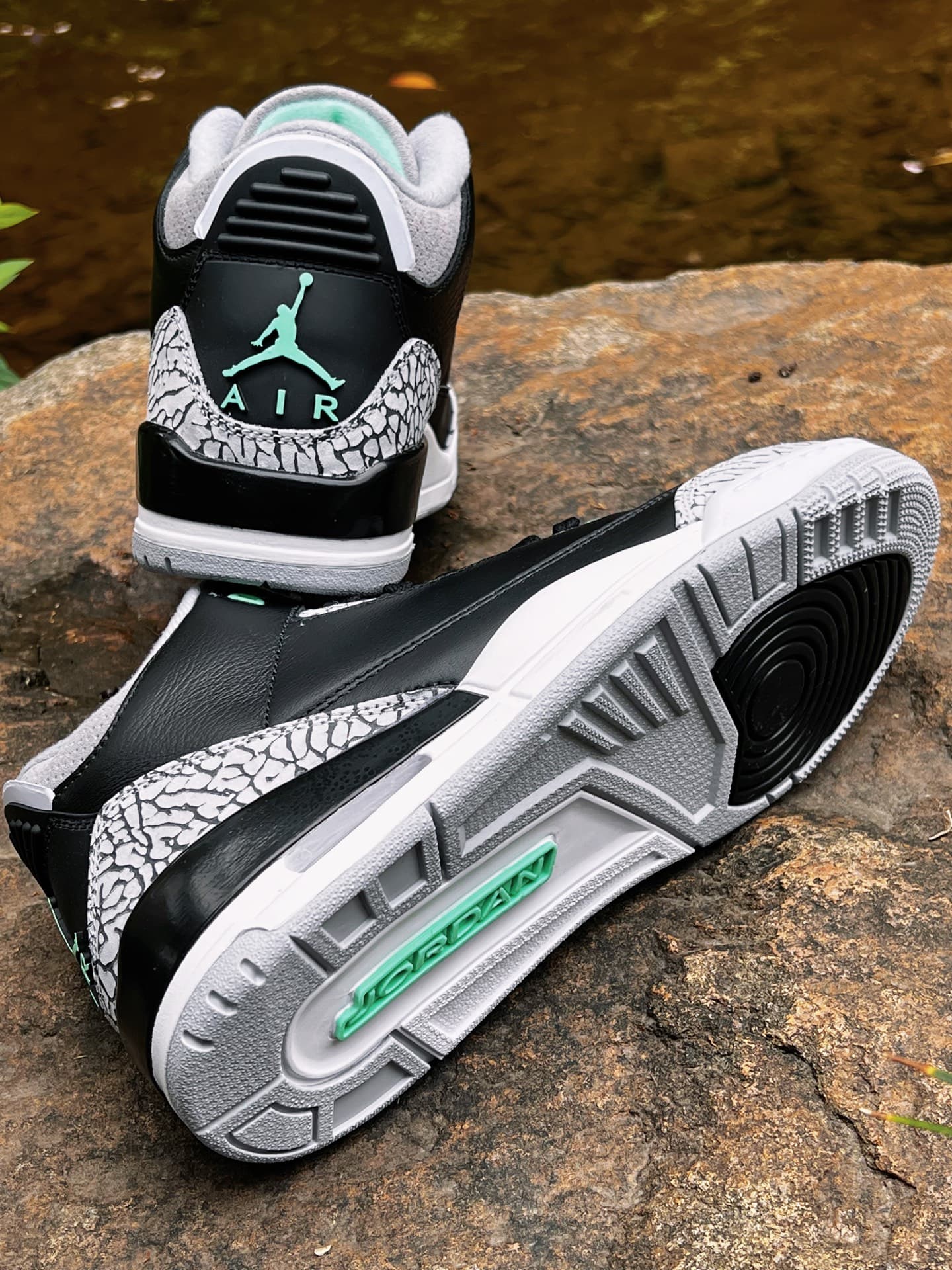 Jordan Air Jordan 3 Retro "Green Glow" - фото покупателя Игорь