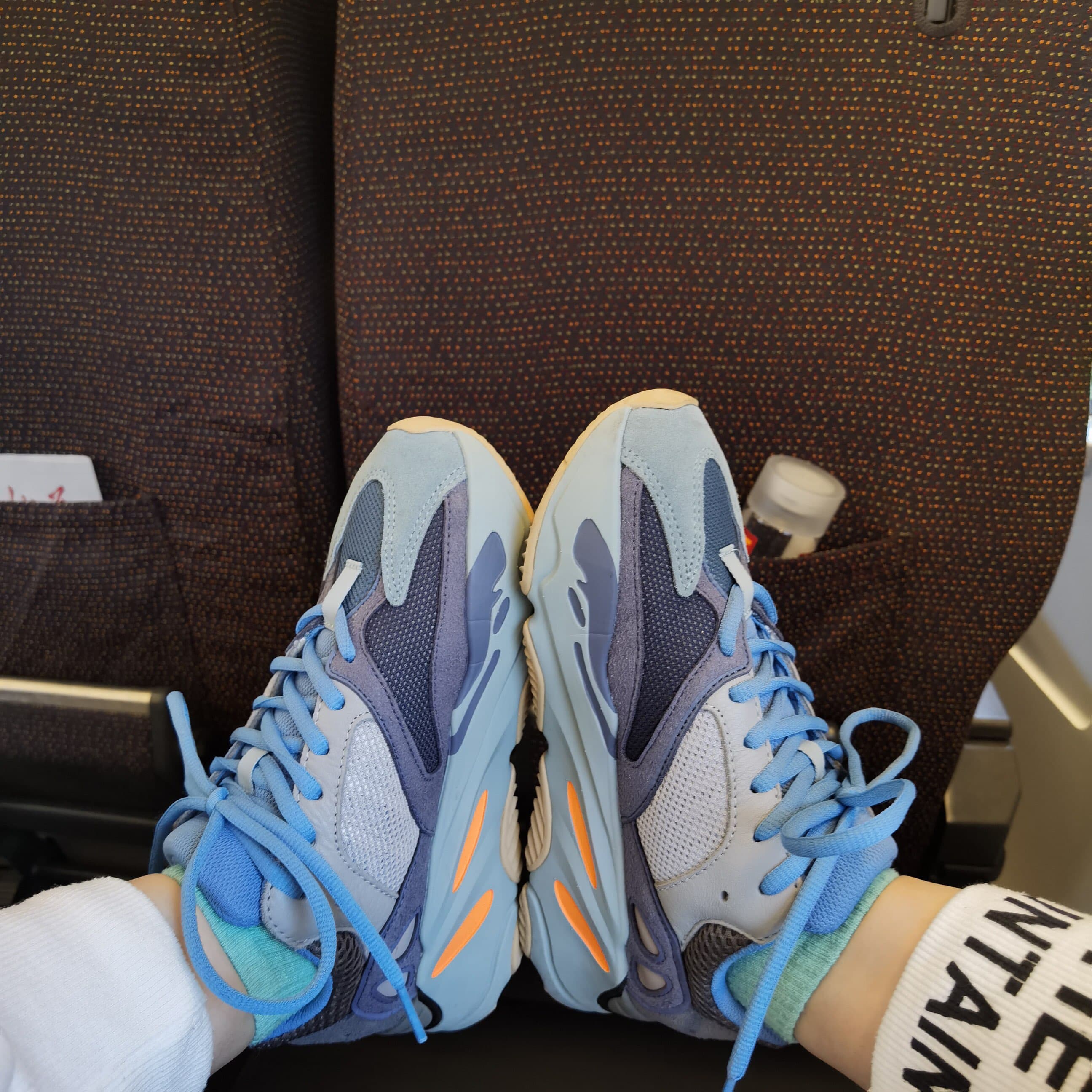 adidas originals Yeezy boost 700 Carbon Blue - фото покупателя Игорь