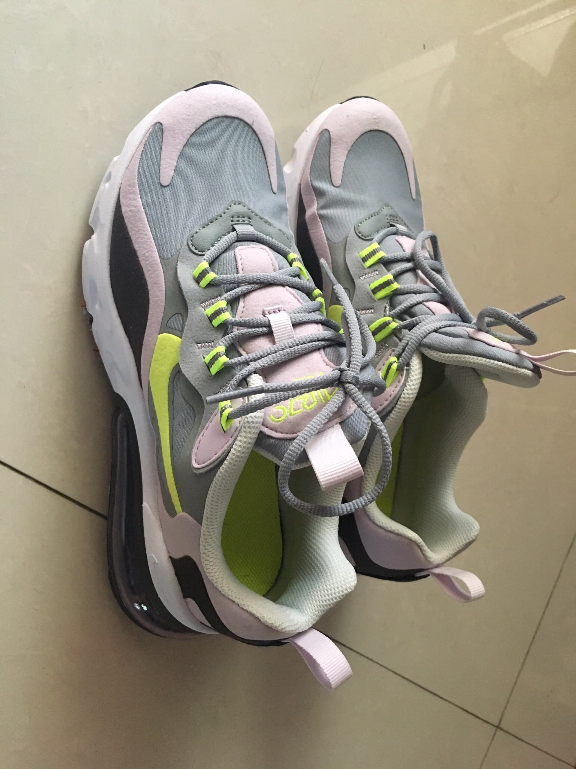 Nike Air Max 270 React GS Lemon Venom Grey Particle-Grey - фото покупателя Маргарита