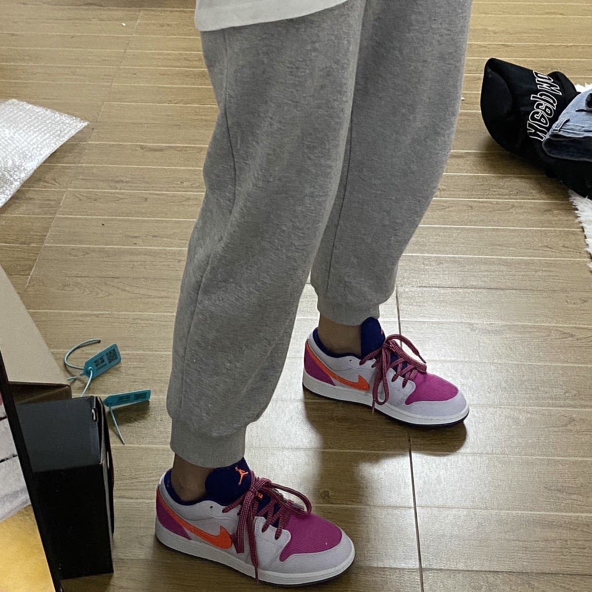 Jordan Air Jordan 1 Low GS Fire Pink Hyper Crimson - фото покупателя Женя