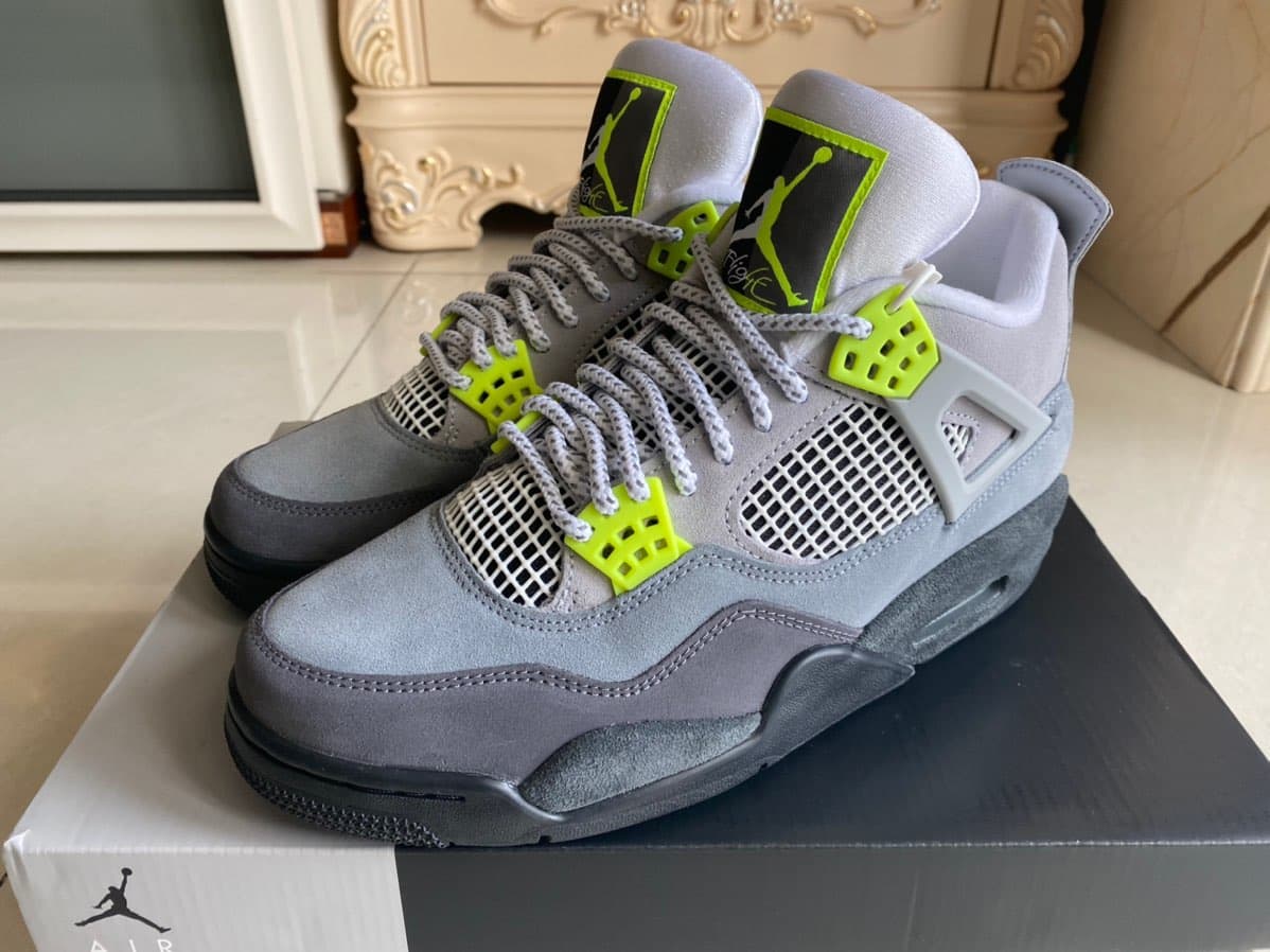 Jordan Air Jordan 4 retro se95 neon - фото покупателя Валентина