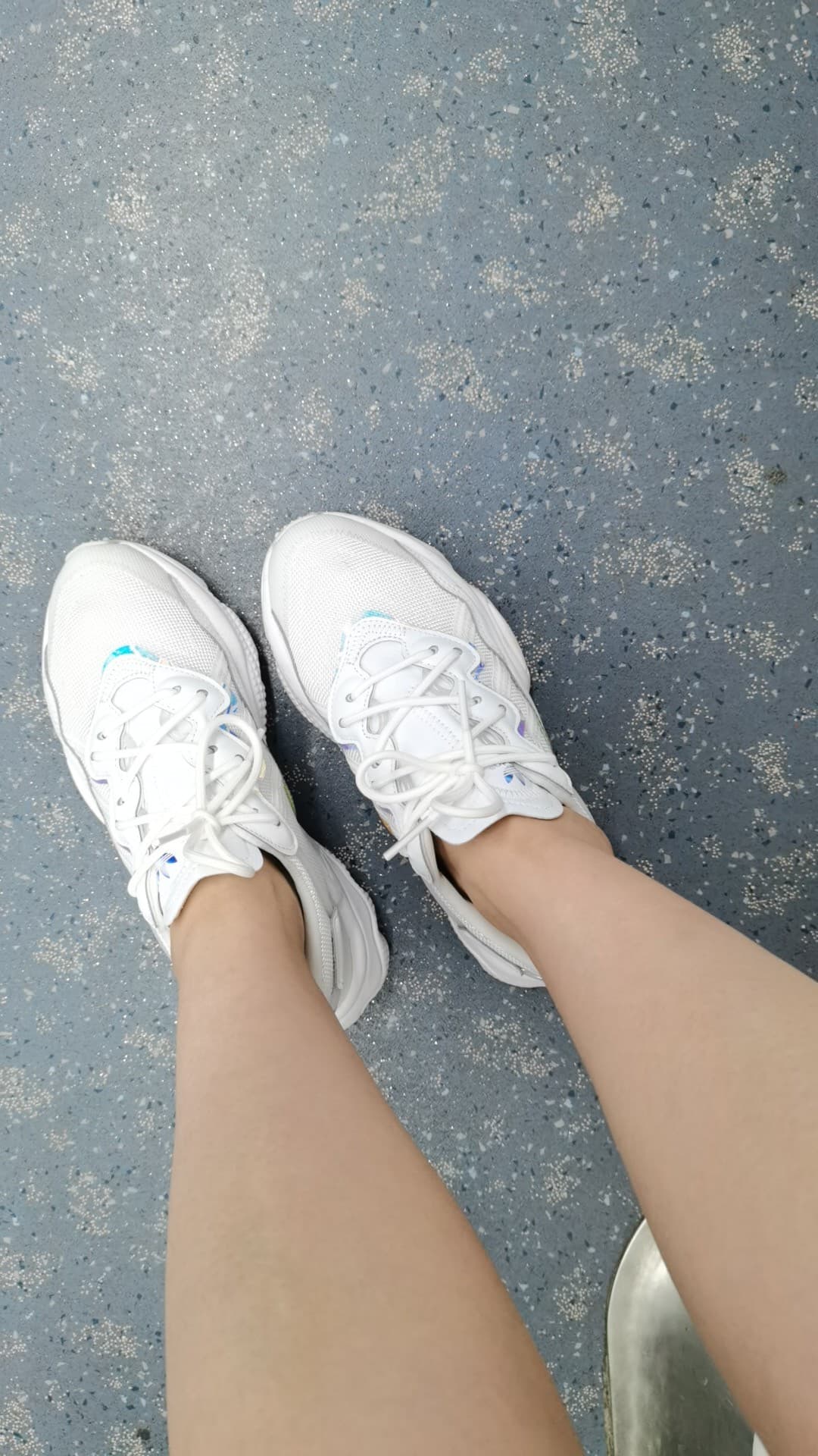 adidas originals Ozweego J "White Sky Tint" - фото покупателя Света