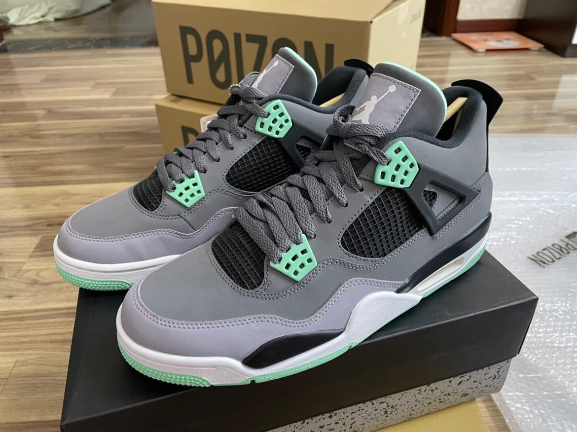 Jordan Air Jordan 4 retro green glow - фото покупателя Сергей