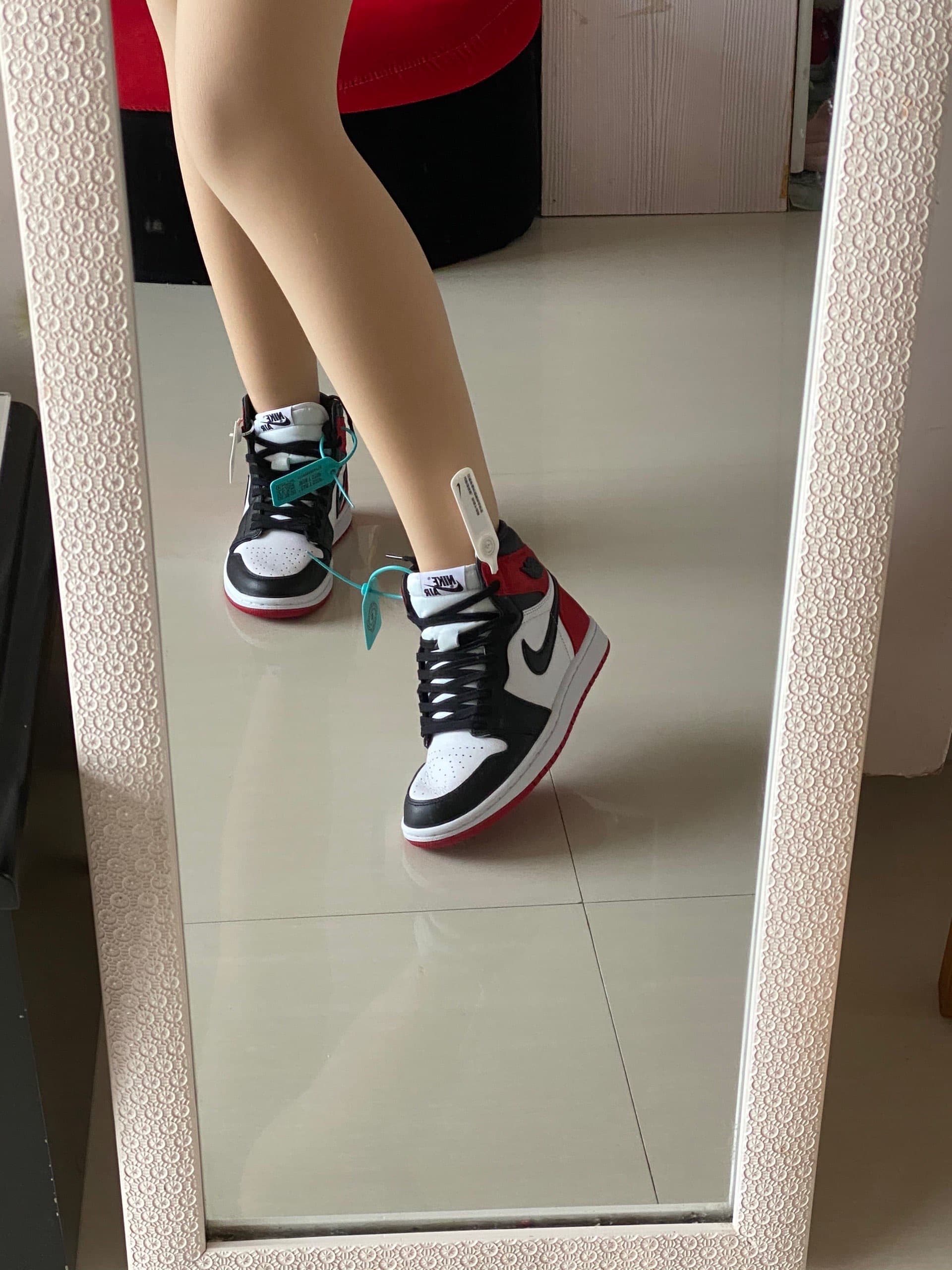 Jordan Air Jordan 1 High OG "Satin Red" - фото покупателя Наталья