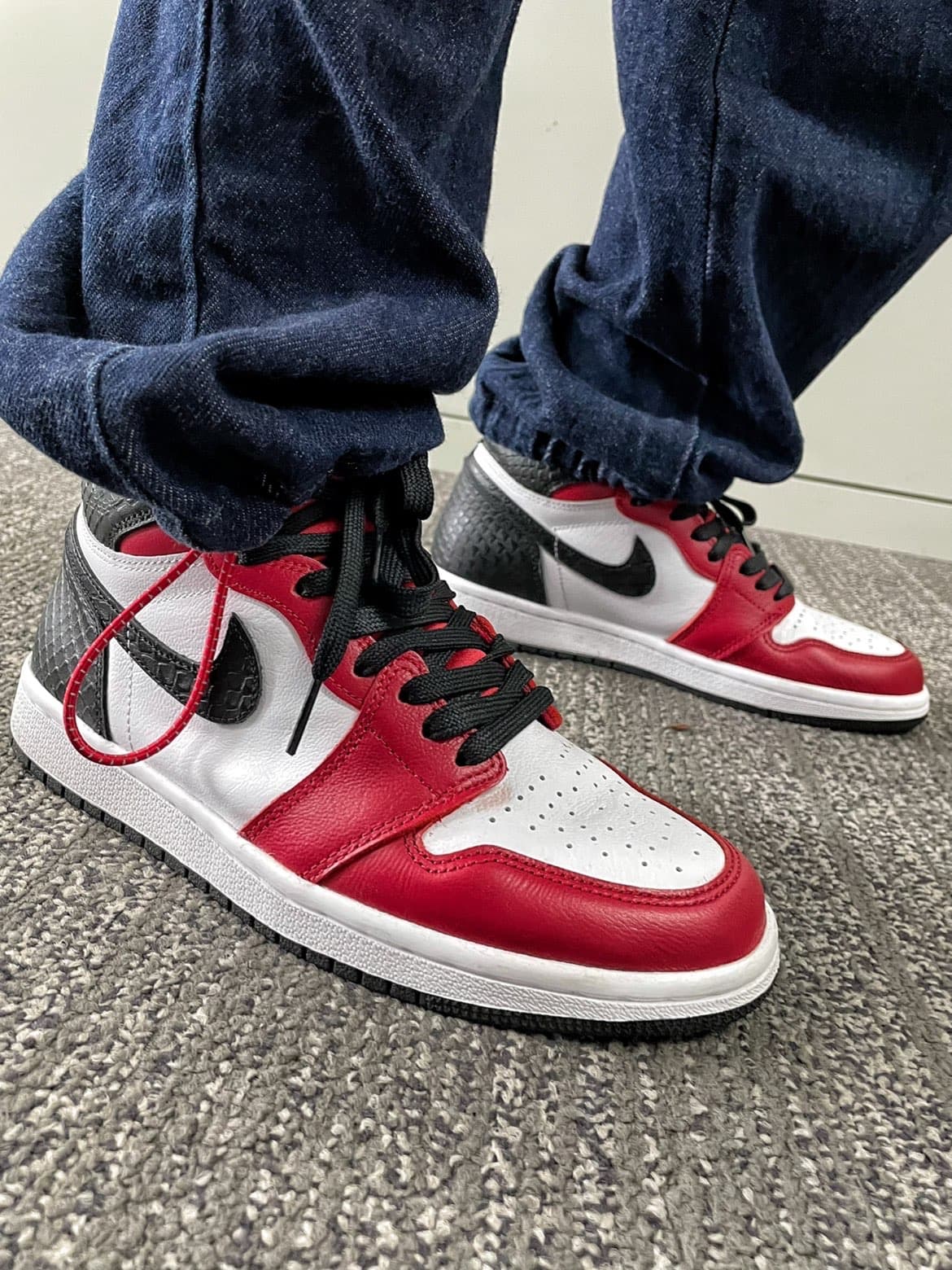 Jordan Air Jordan 1 High OG "Satin Red" - фото покупателя Вадим