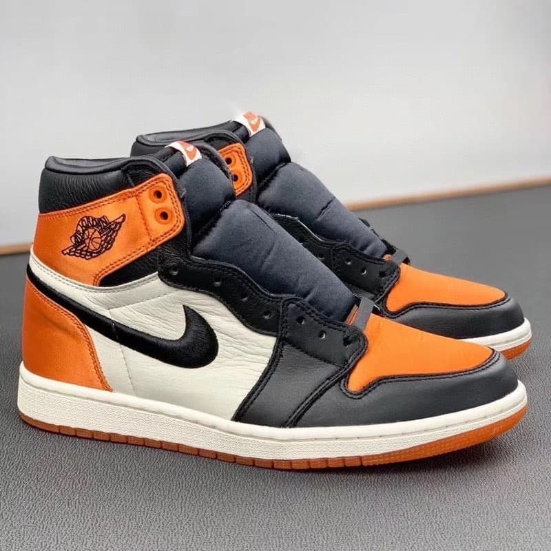 Jordan Air Jordan 1 RetroHigh "SatinShatteredBackboard" - фото покупателя Артем