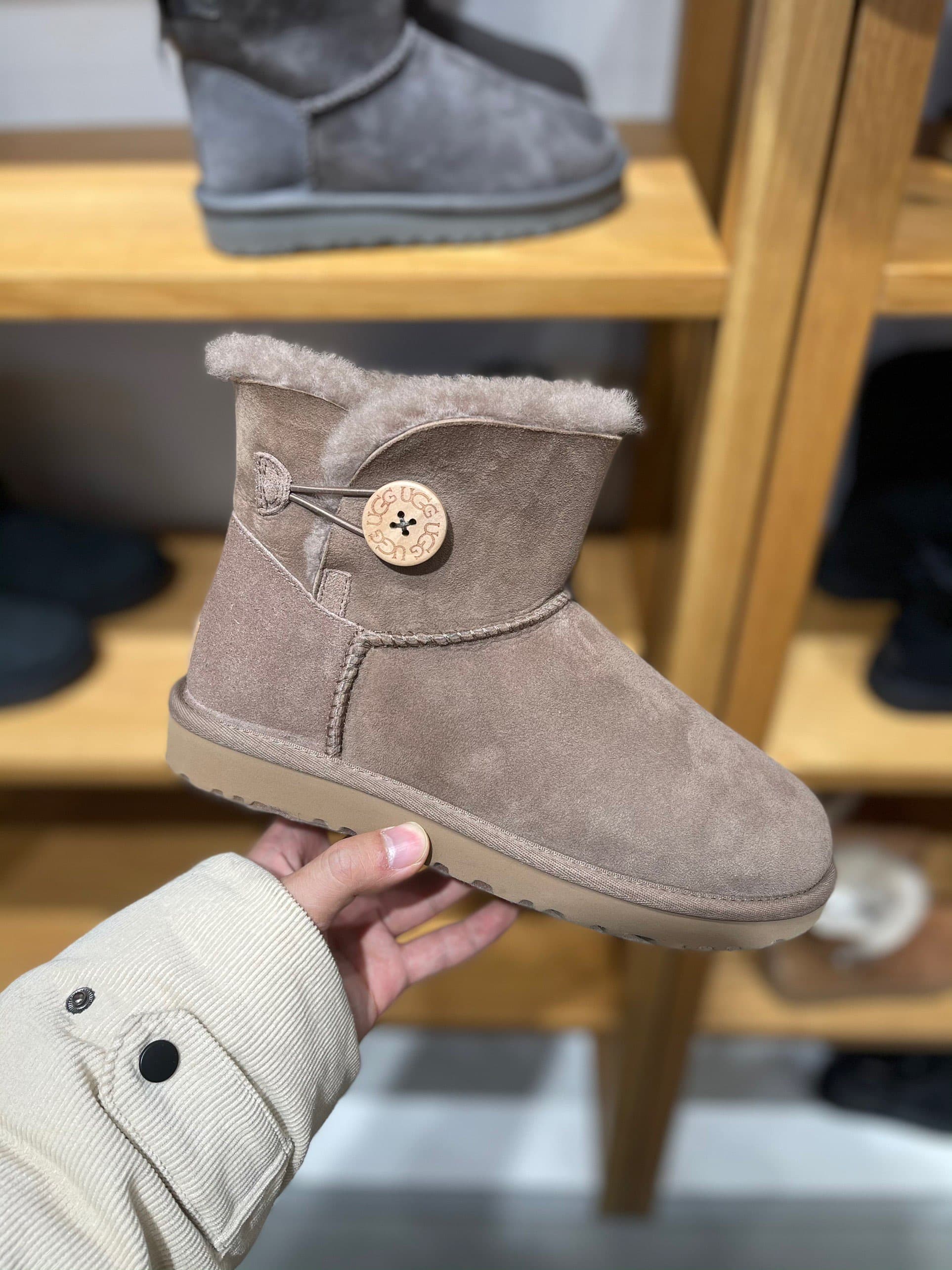 UGG Bailey Mini Bailey Button II Boot - фото покупателя Саша