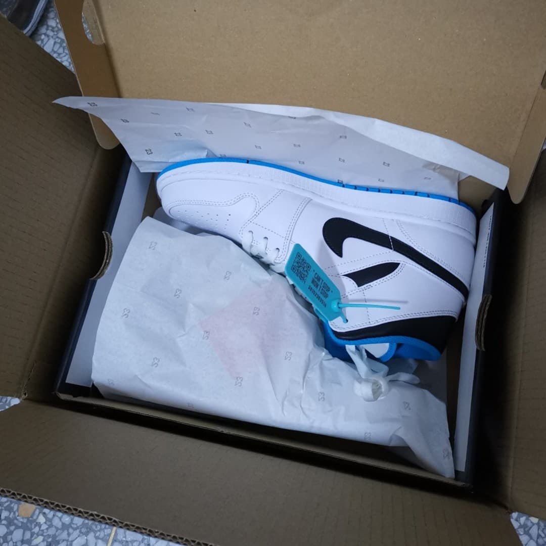 Jordan Air Jordan 1 Mid "Laser Blue" - фото покупателя Роман