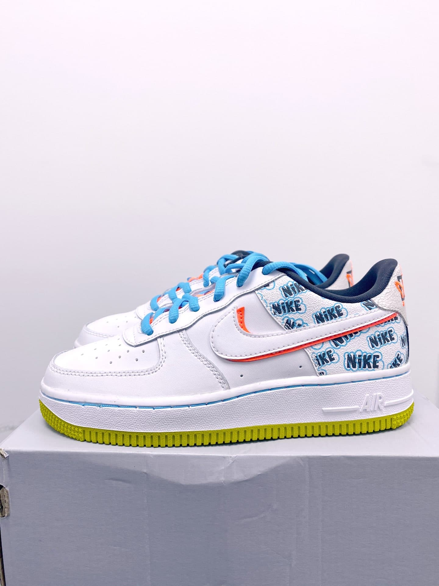 Nike Air Force 1 "Hyper Crimson" - фото покупателя Олег