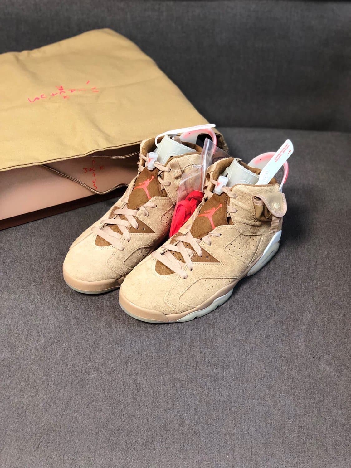 Jordan Air Jordan 6 retro sp "british khaki" - фото покупателя Зоя