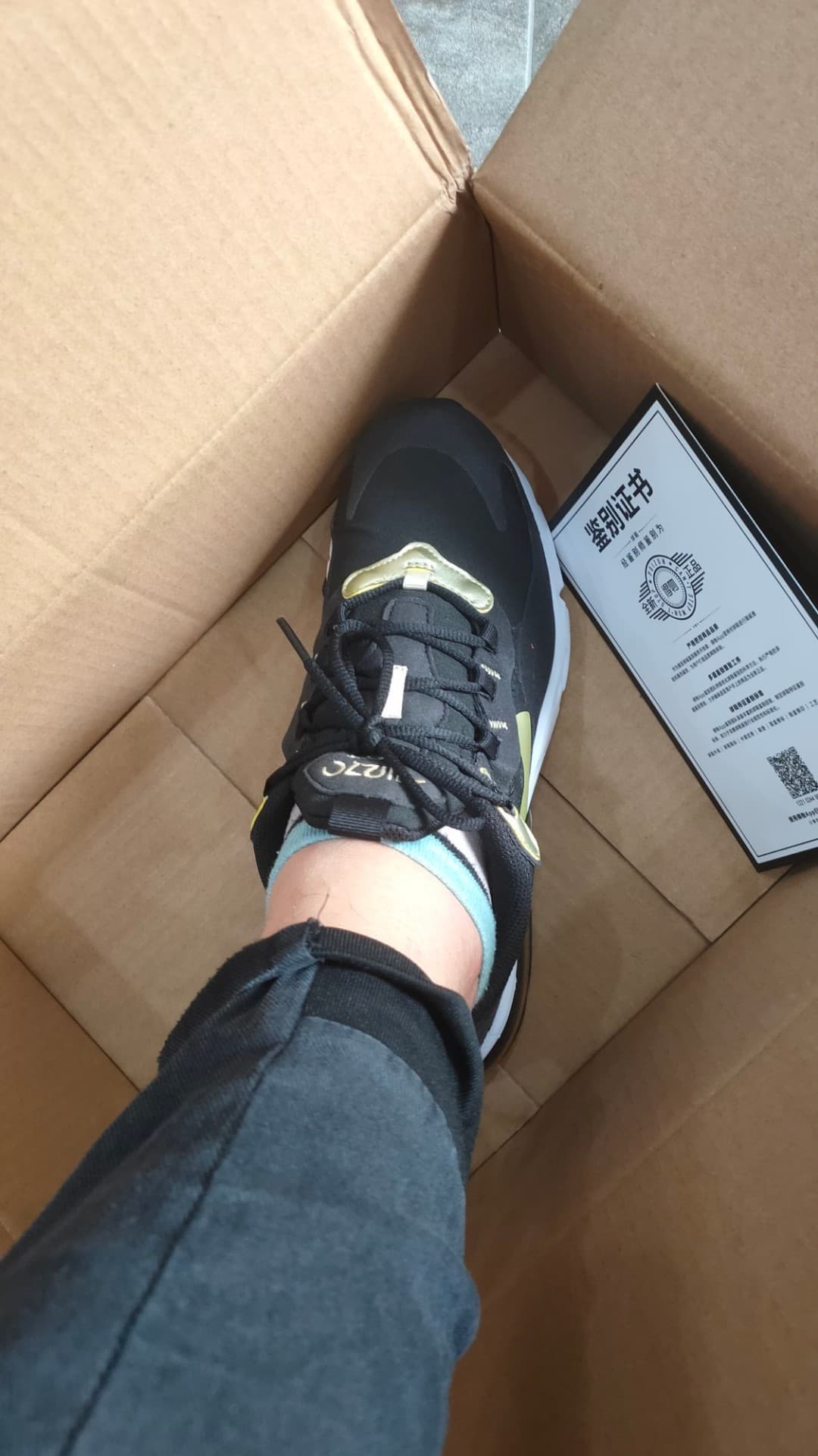 Nike Air Max 270 React Black Metallic Gold Star - фото покупателя Надежда