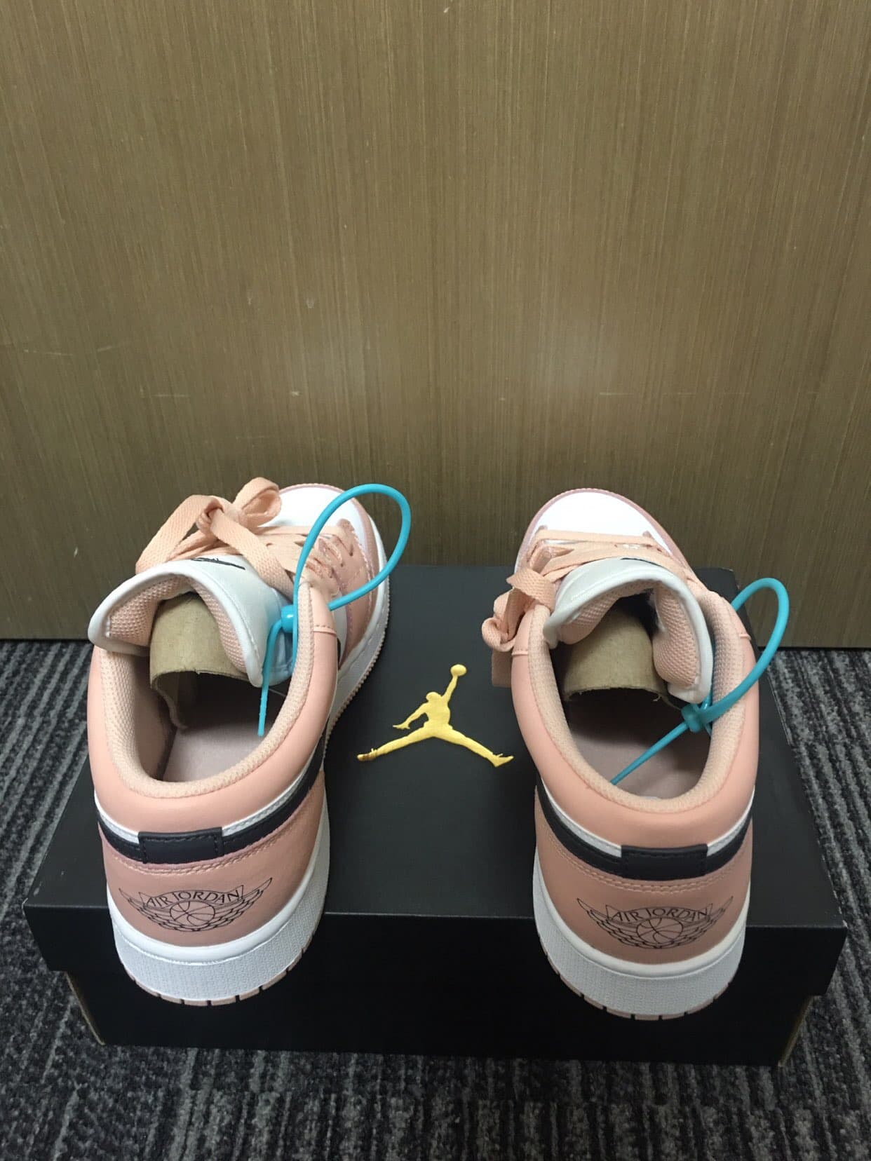 Jordan Air Jordan 1 "Light Arctic Pink" - фото покупателя Даша