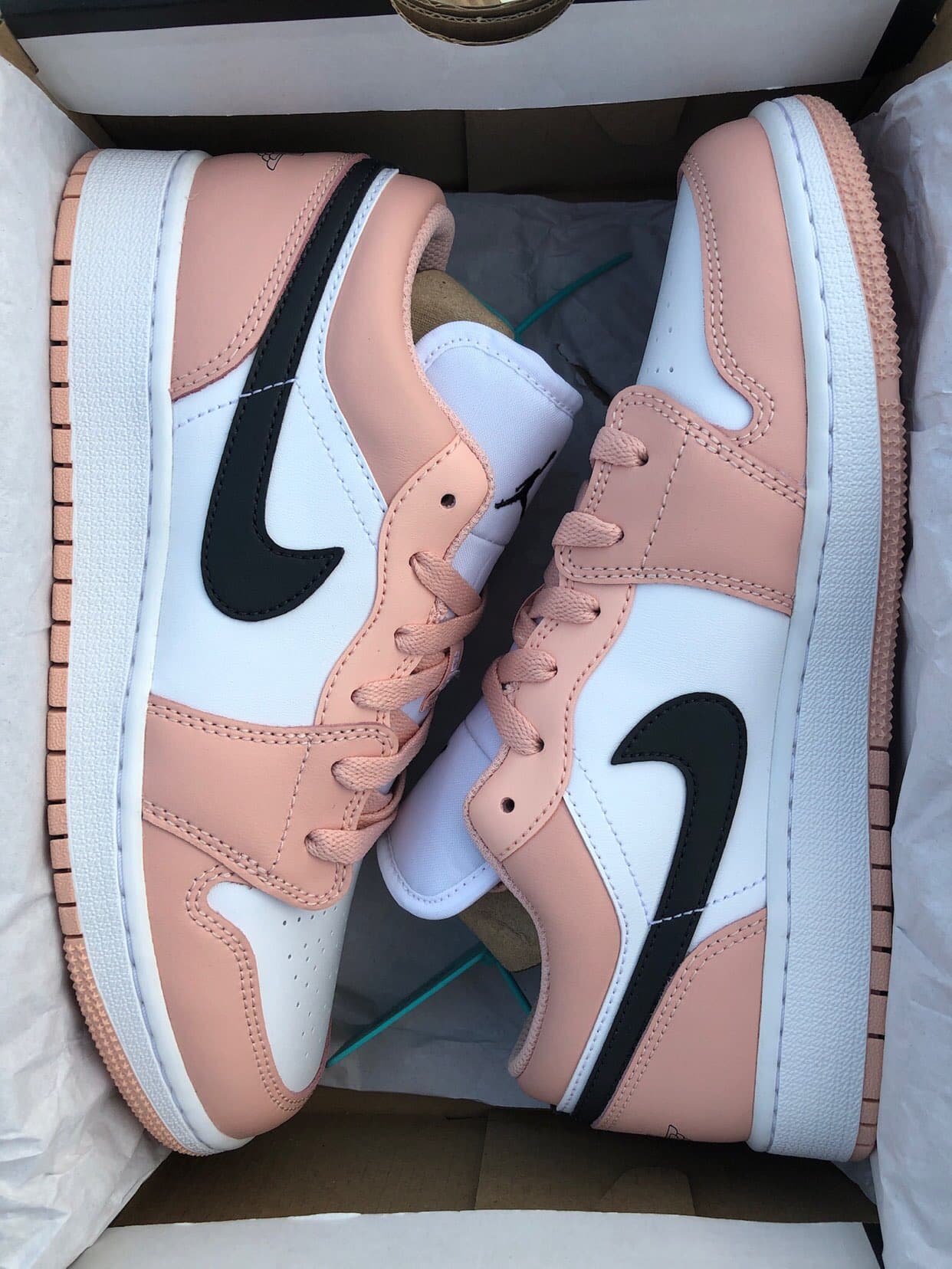 Jordan Air Jordan 1 "Light Arctic Pink" - фото покупателя Виталий