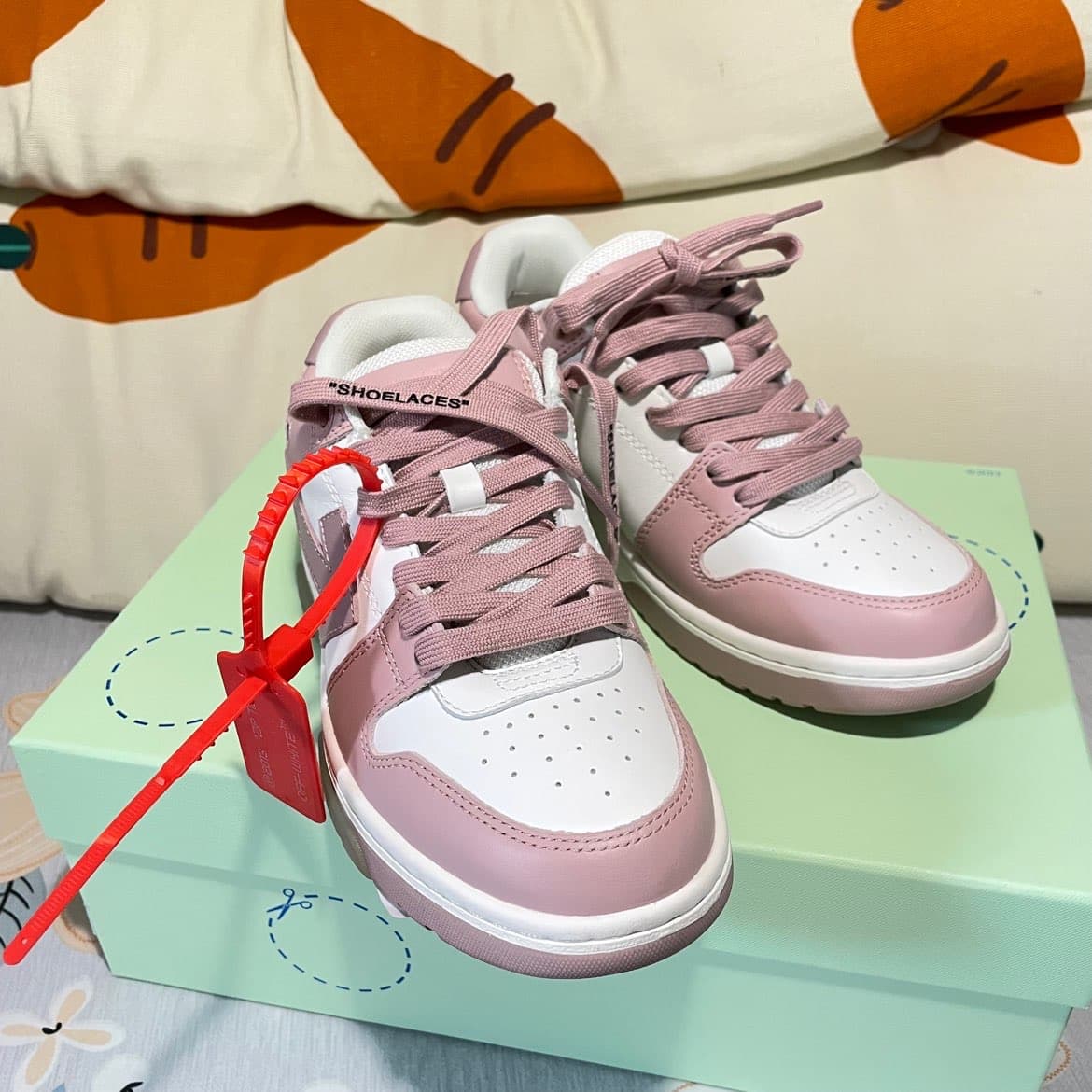 OFF-WHITE Out Of Office - фото покупателя Юлия