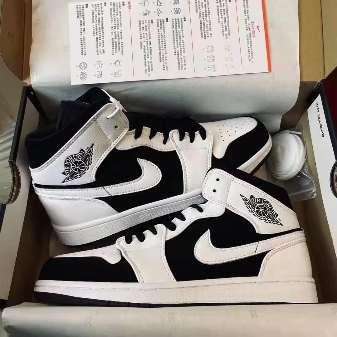 Jordan Air Jordan 1 Retro Mid Tuxedo - фото покупателя Оксана