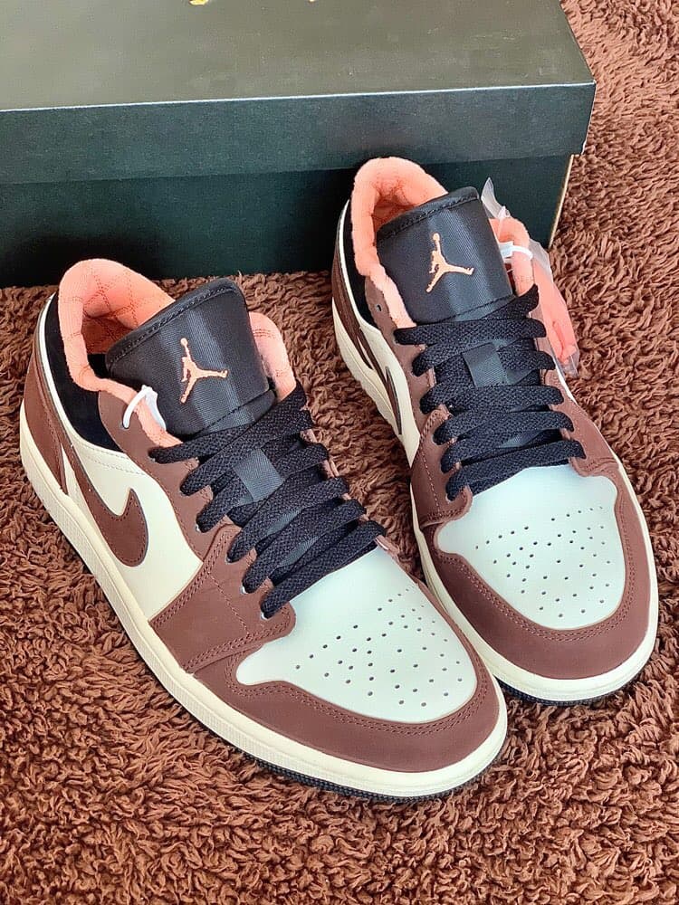 Jordan Air Jordan 1 low se "chocolate bliss" - фото покупателя Вячеслав