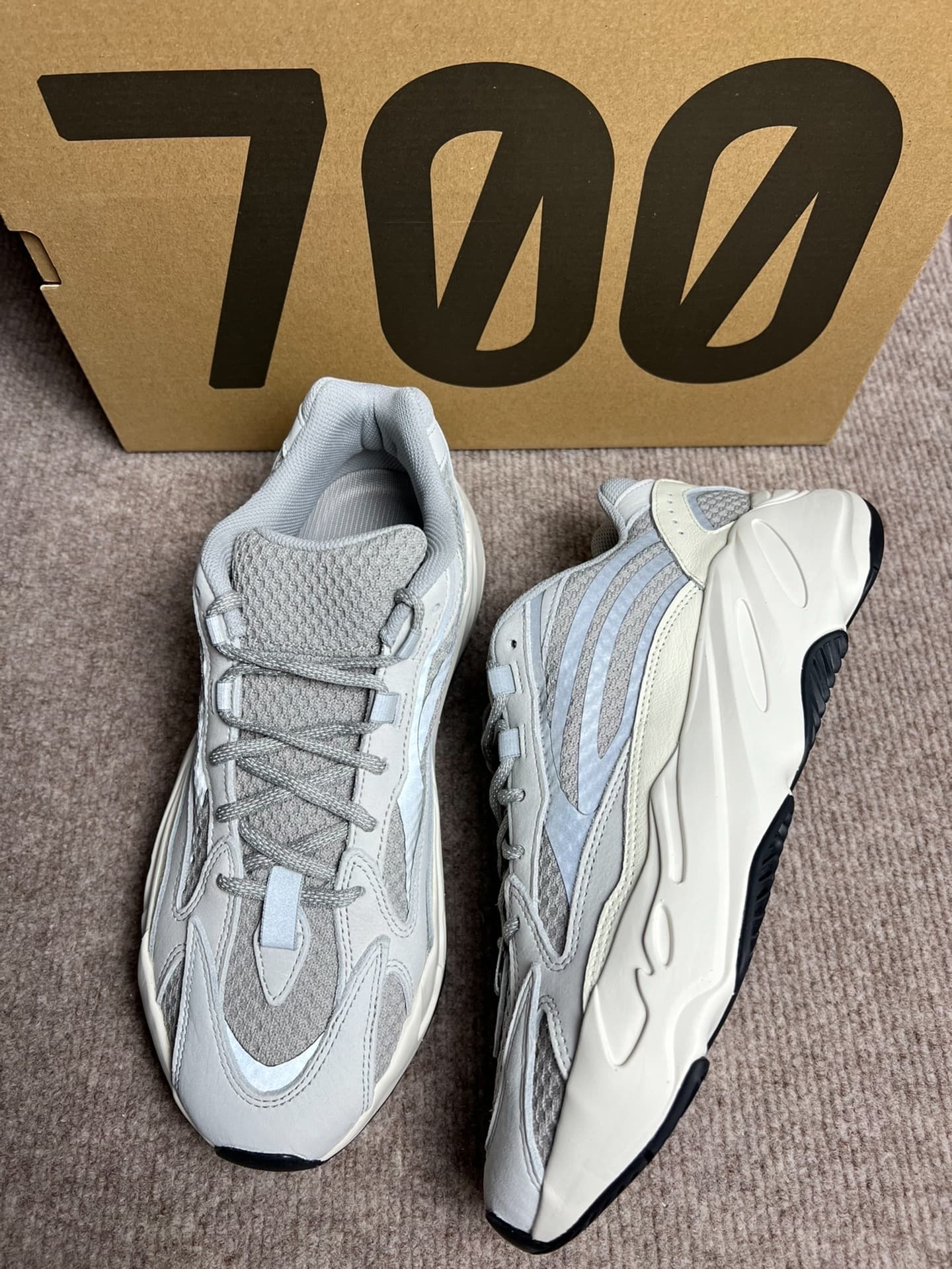 adidas originals Yeezy boost 700 V2 "Static" 2022 - photo of buyer Антон