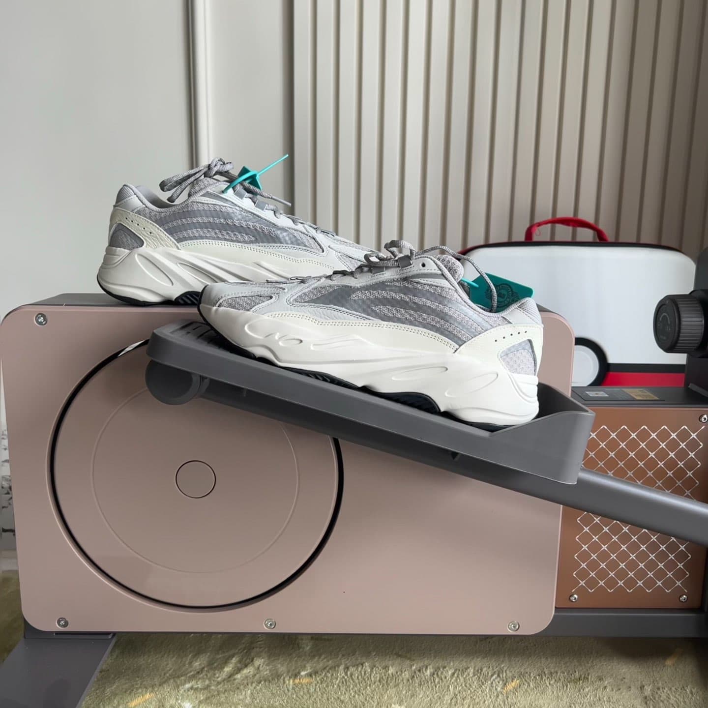 adidas originals Yeezy boost 700 V2 "Static" 2022 - photo of buyer Екатерина