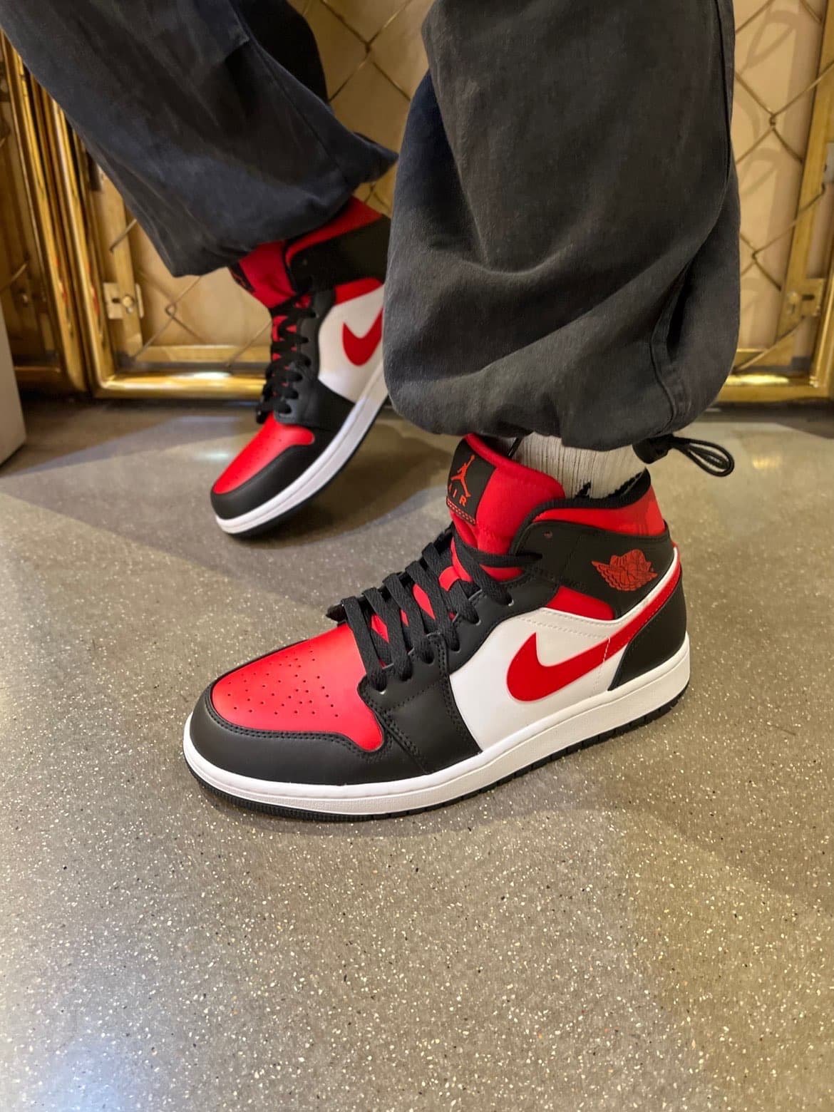 Jordan Air Jordan 1 mid "bred toe" - фото покупателя Роман