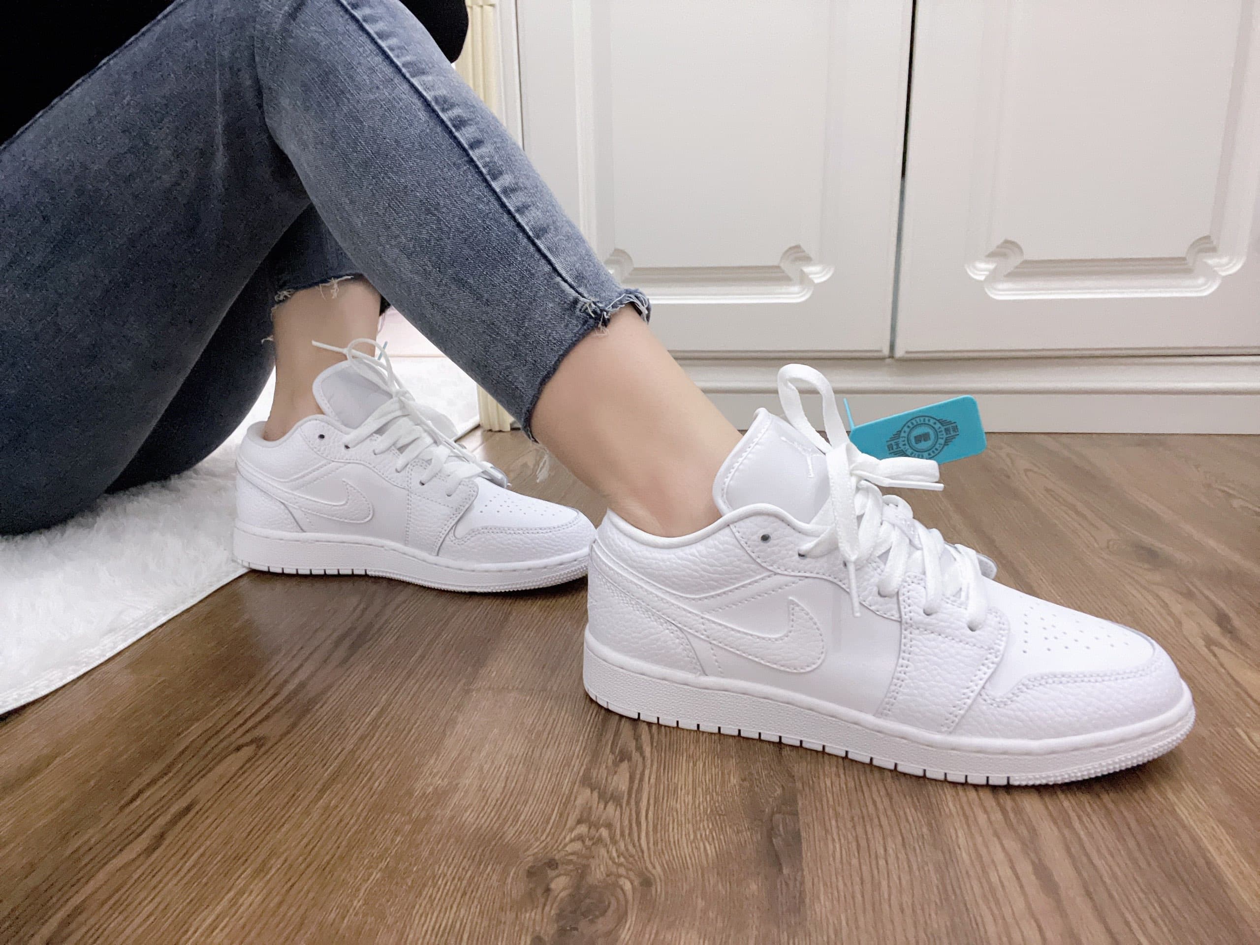 Jordan Air Jordan 1 Low PU Triple White - фото покупателя Лилия