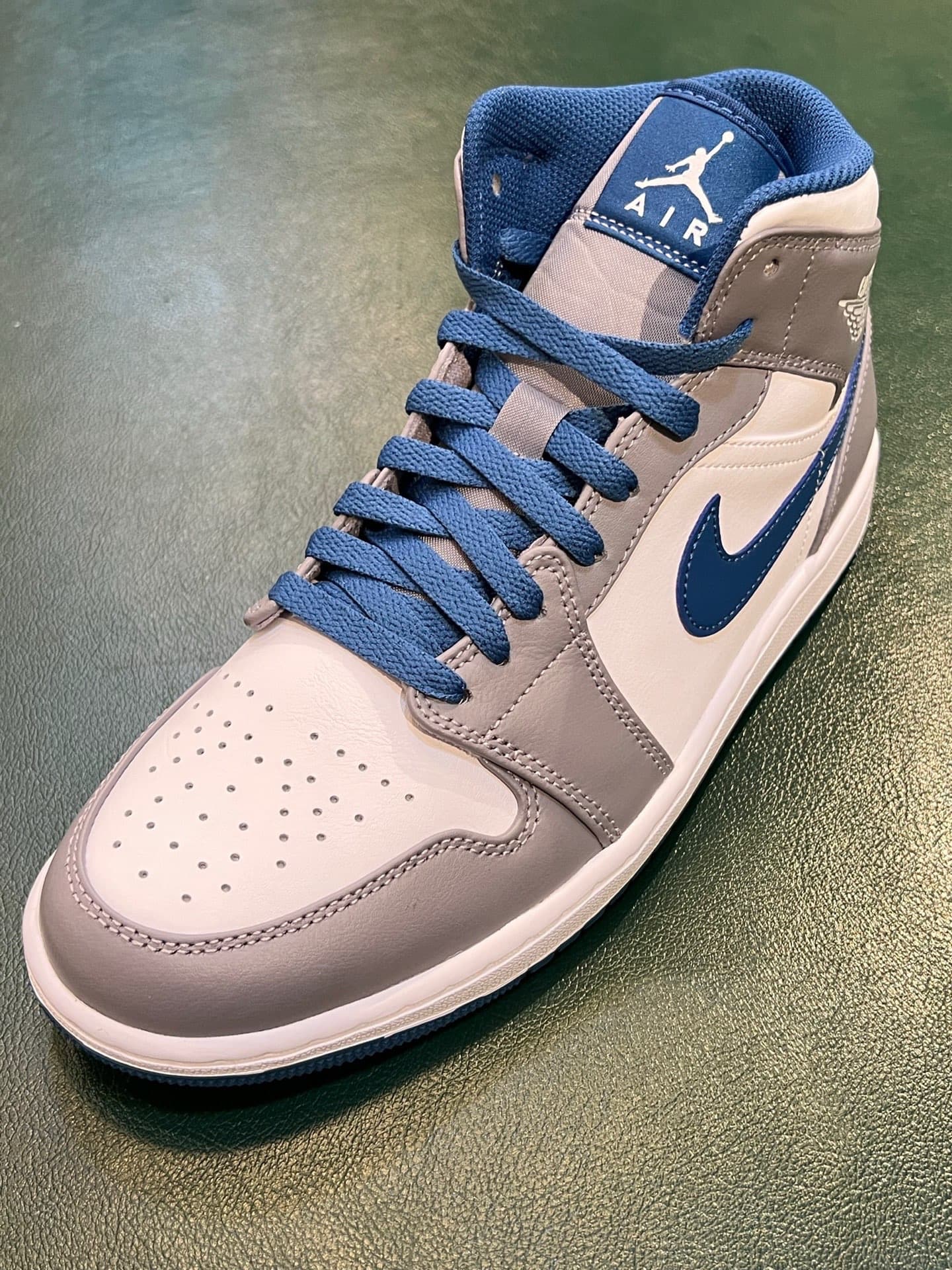Jordan Air Jordan 1 mid "true blue" - фото покупателя Владимир