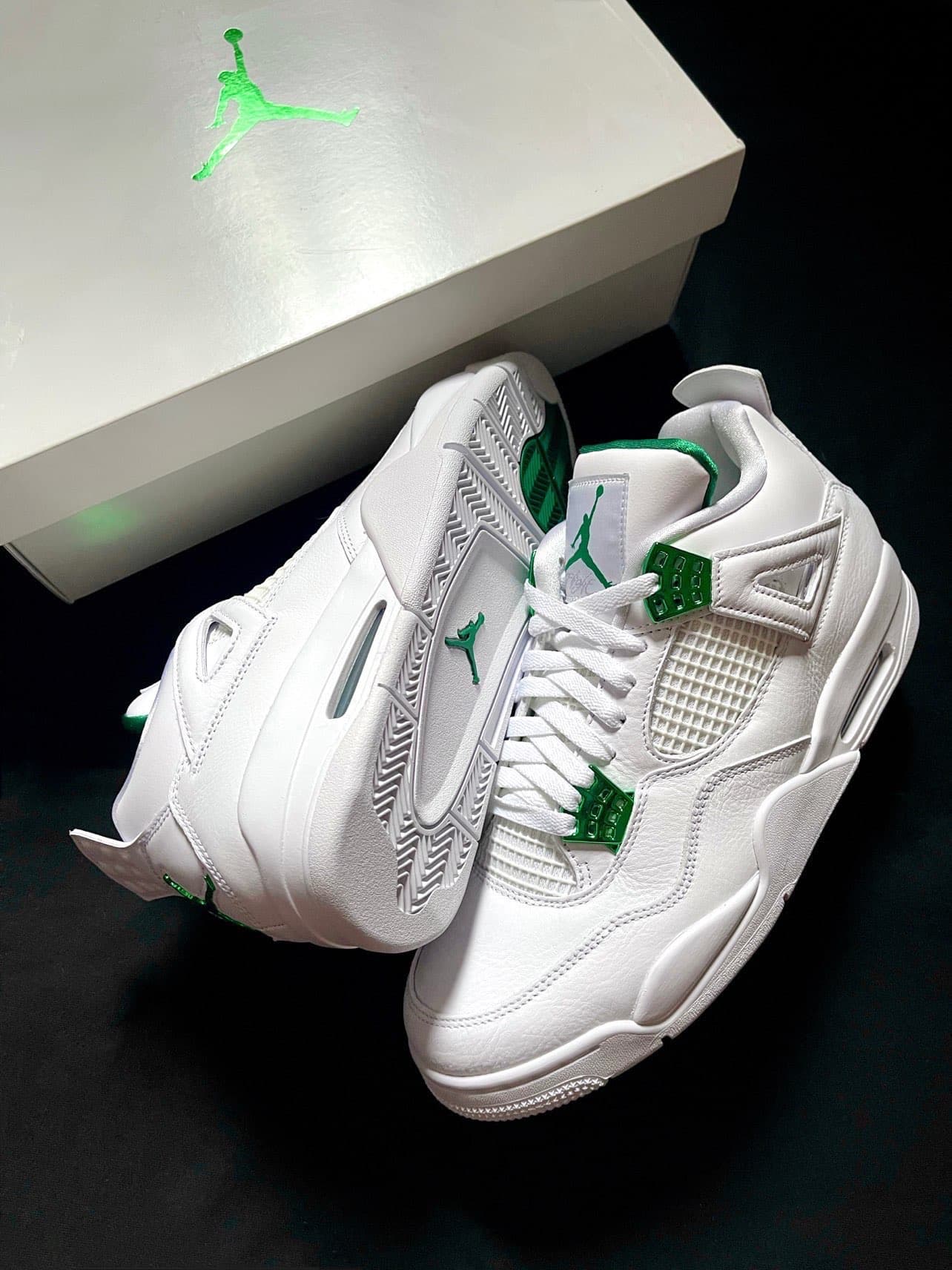 Jordan Air Jordan 4 retro "green metallic" - фото покупателя Анастасия