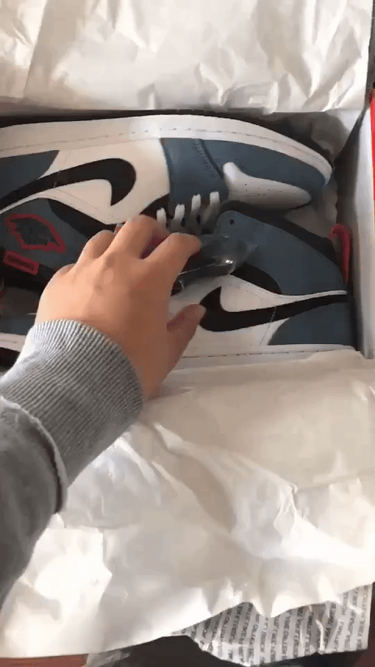 Jordan Air Jordan 1 Mid Fearless "Facetasm" - фото покупателя Алла