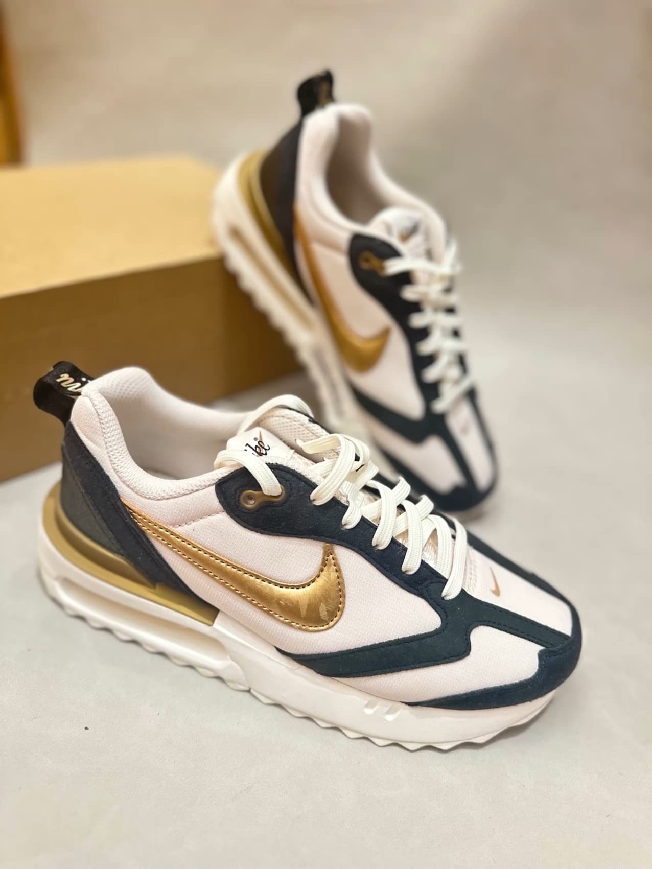 Nike Air Max Dawn "Black Orewood Gold" (полнота: D) - photo of buyer Таня