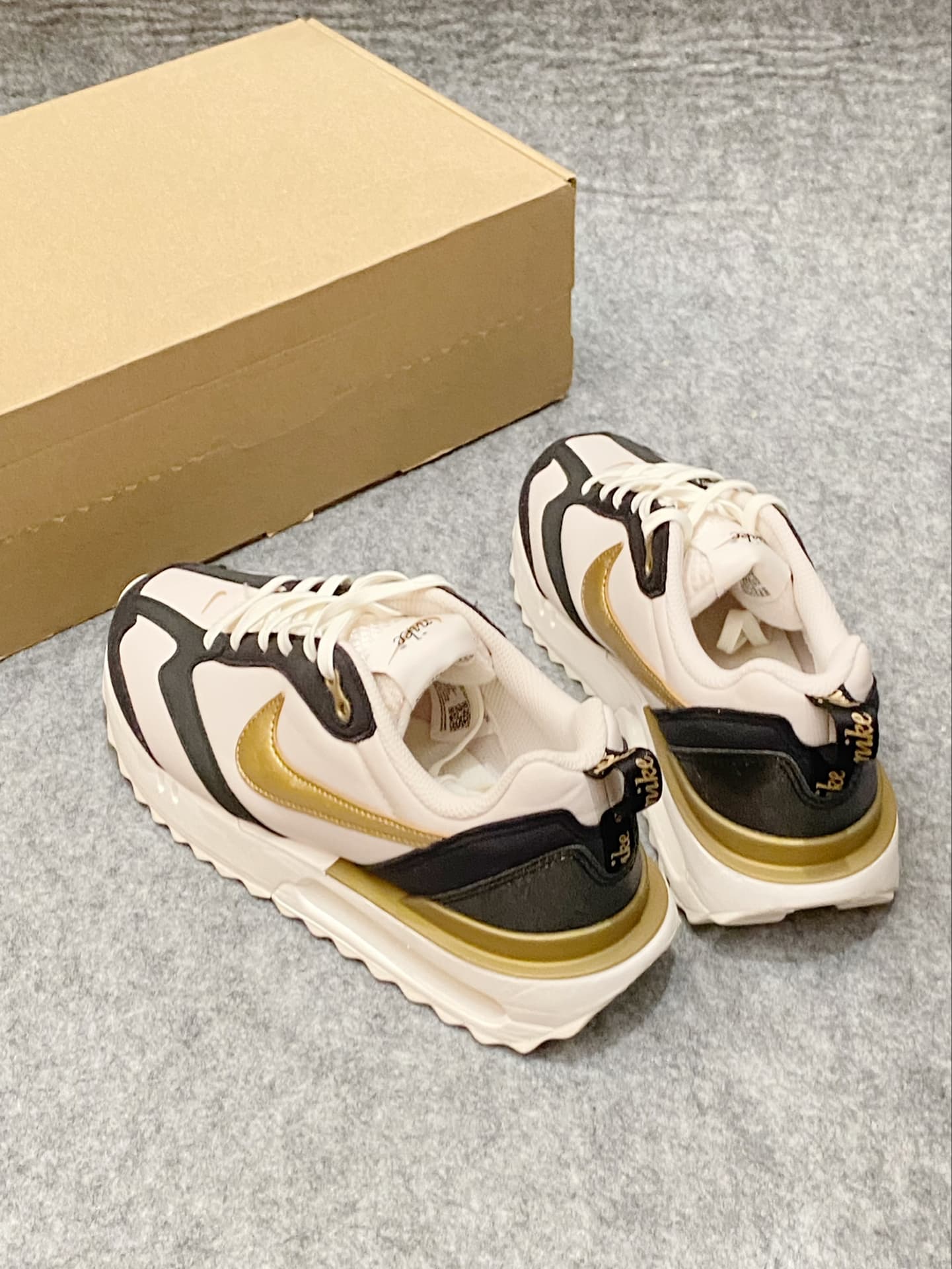 Nike Air Max Dawn "Black Orewood Gold" (полнота: D) - photo of buyer Люда