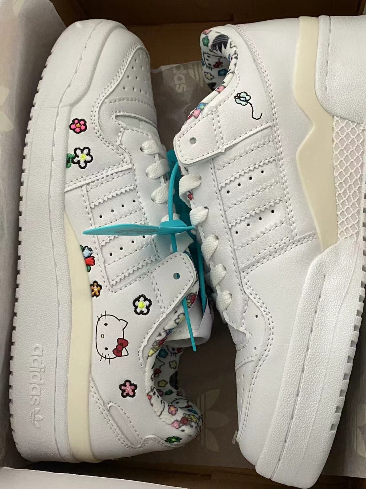 Hello Kitty/ x adidas originals FORUM - фото покупателя Андрей