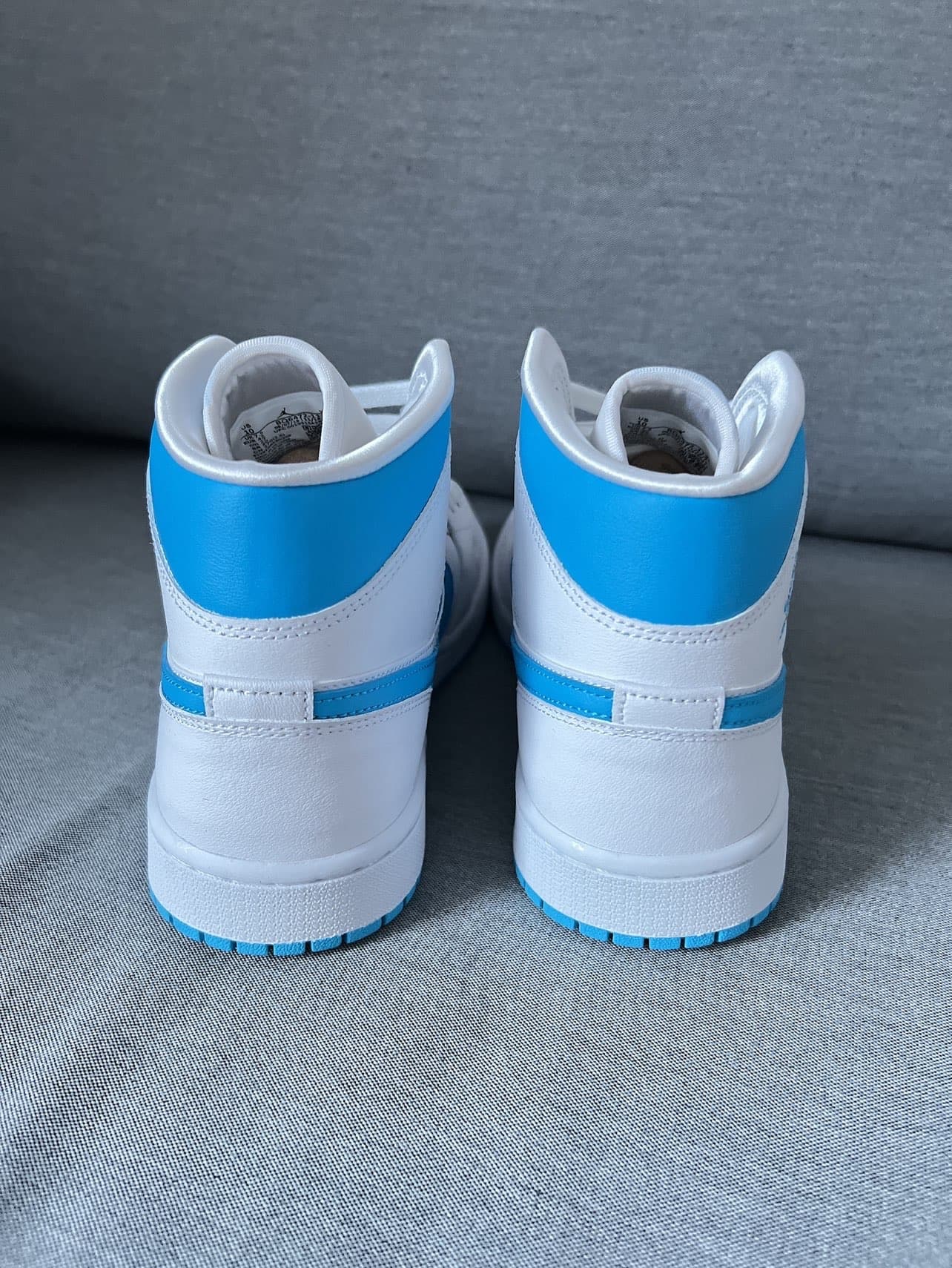 Jordan Air Jordan 1 Mid UNC - фото покупателя Вера