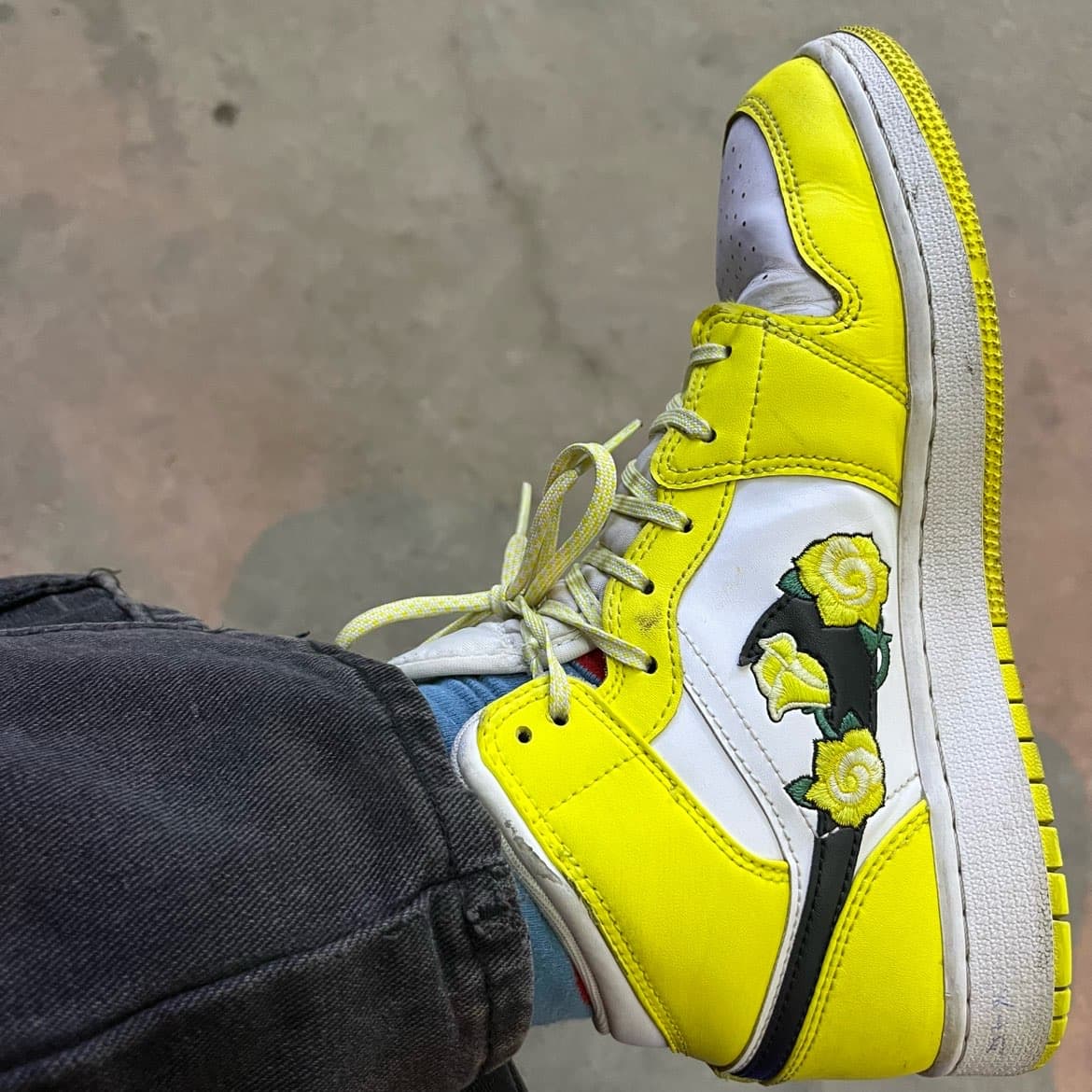 Jordan Air Jordan 1 Mid GS "Dynamic Yellow" - фото покупателя Аня