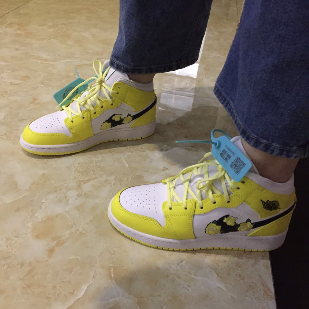 Jordan Air Jordan 1 Mid GS "Dynamic Yellow" - фото покупателя Катя