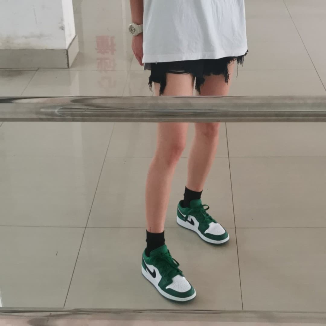 Jordan Air Jordan 1 Low GS Pine Green - фото покупателя Оксана