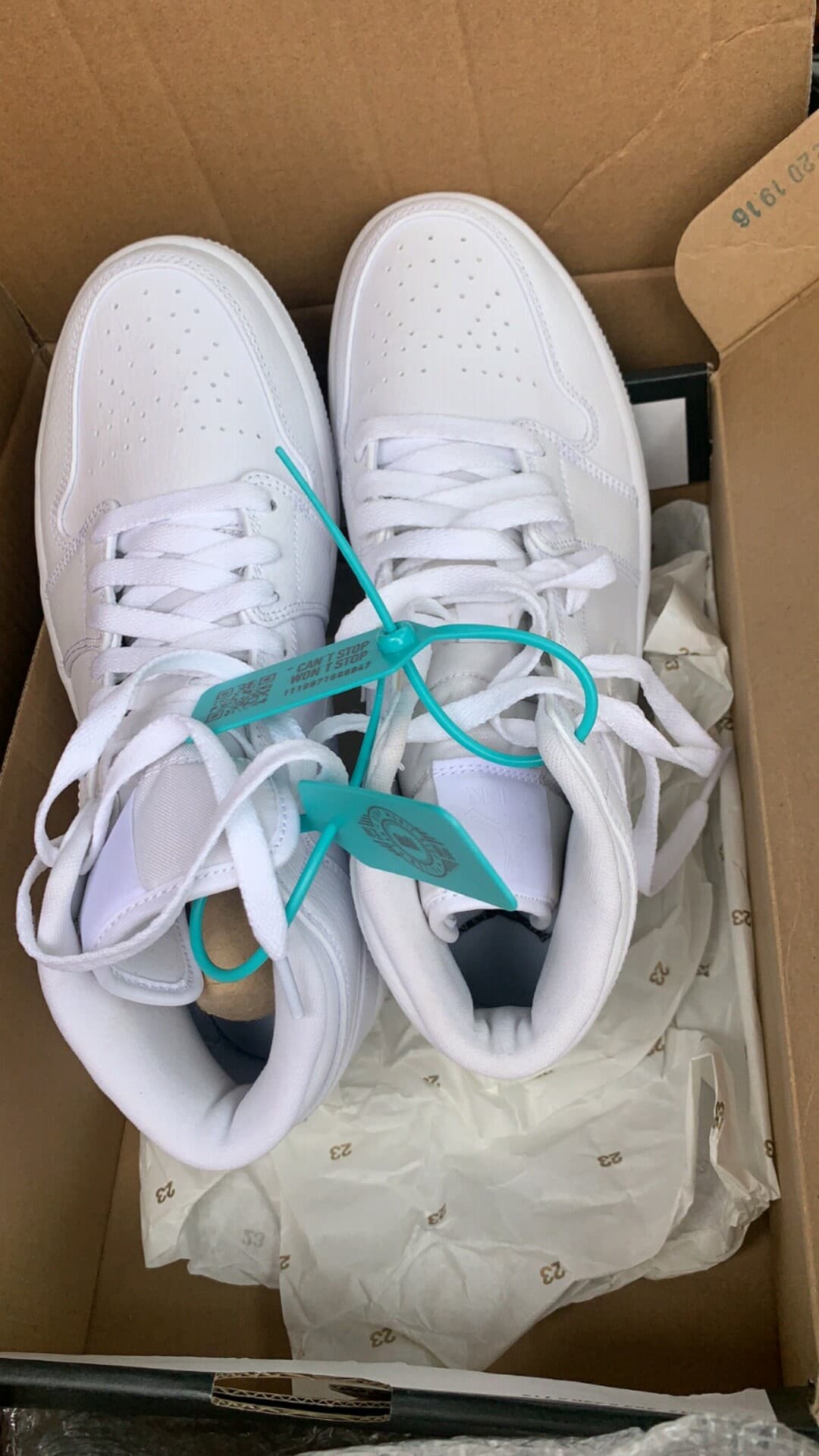 Jordan Air Jordan 1 mid white 2020 - фото покупателя Вячеслав