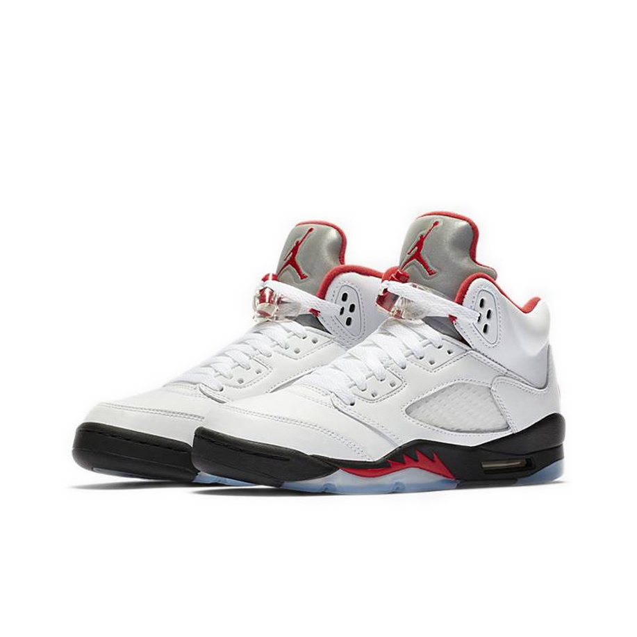 Air Jordan 5 Retro "Fire Red" 2020 - вид спереди
