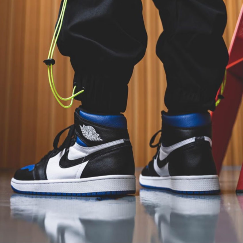 Jordan Retro High OG "White Royal" - вид сзади