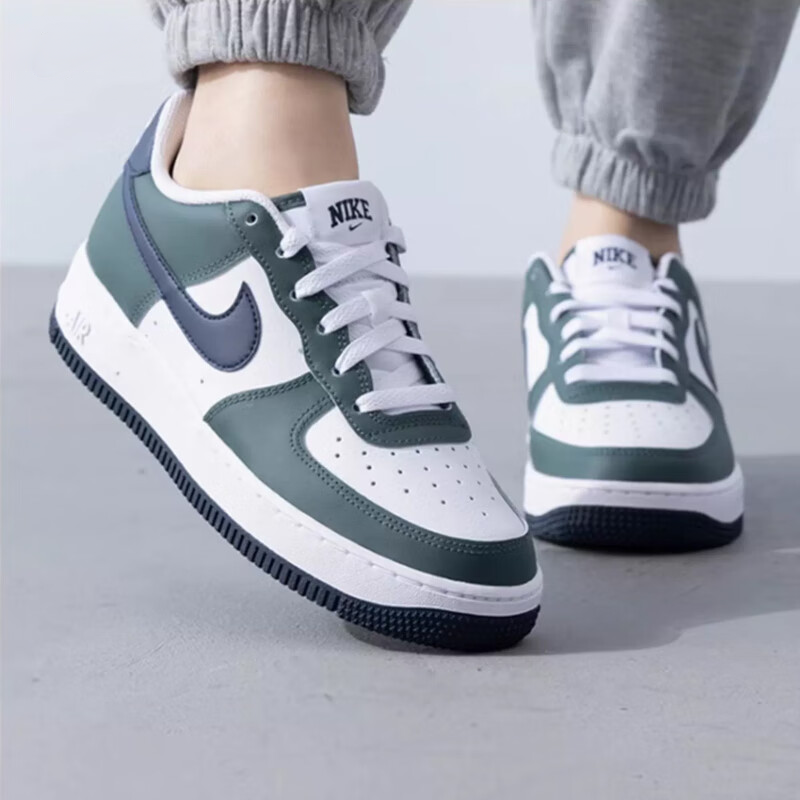 Nike Air Force 1 Low 'Vintage Green Obsidian' - вид спереди