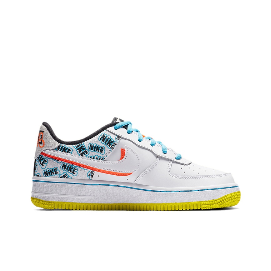 Nike Air Force 1 "Hyper Crimson" - вид с внутренней стороны