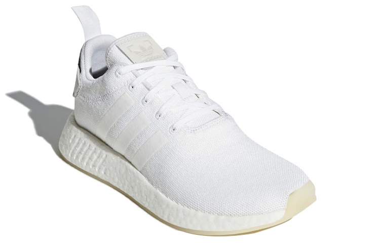 adidas NMD R2 Triple White - вид спереди