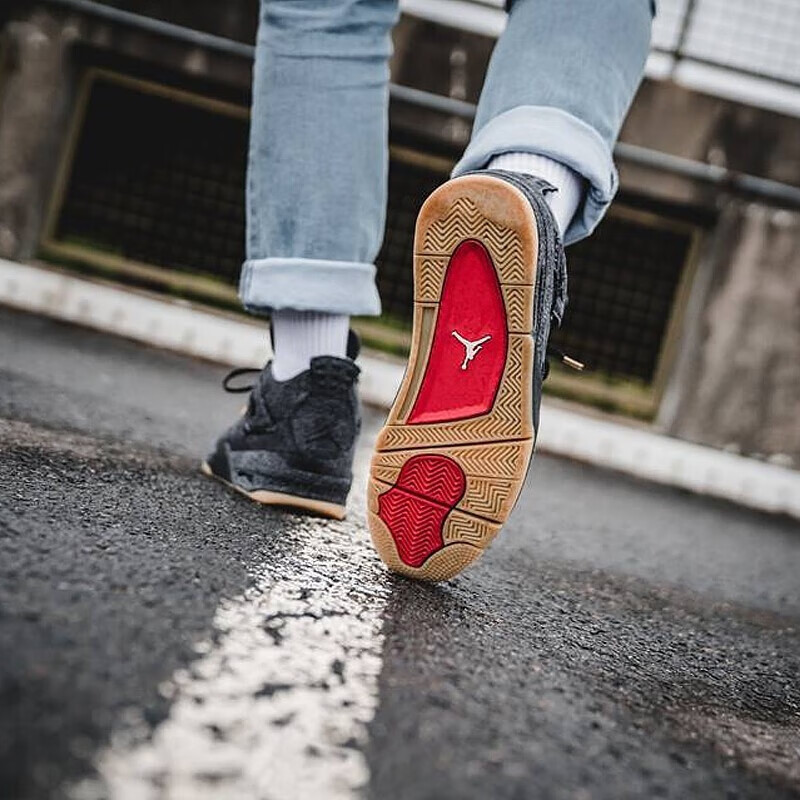 Air Jordan 4 Retro Levis Black - вид сзади
