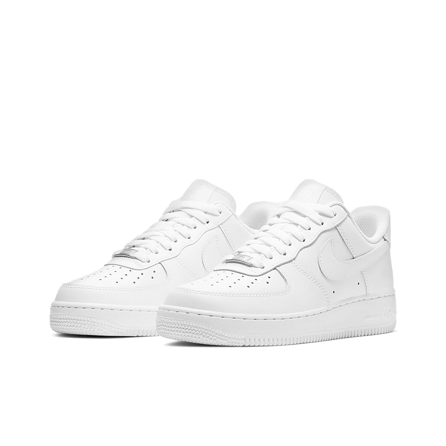 Nike Air Force 1 "Triple White" - вид спереди