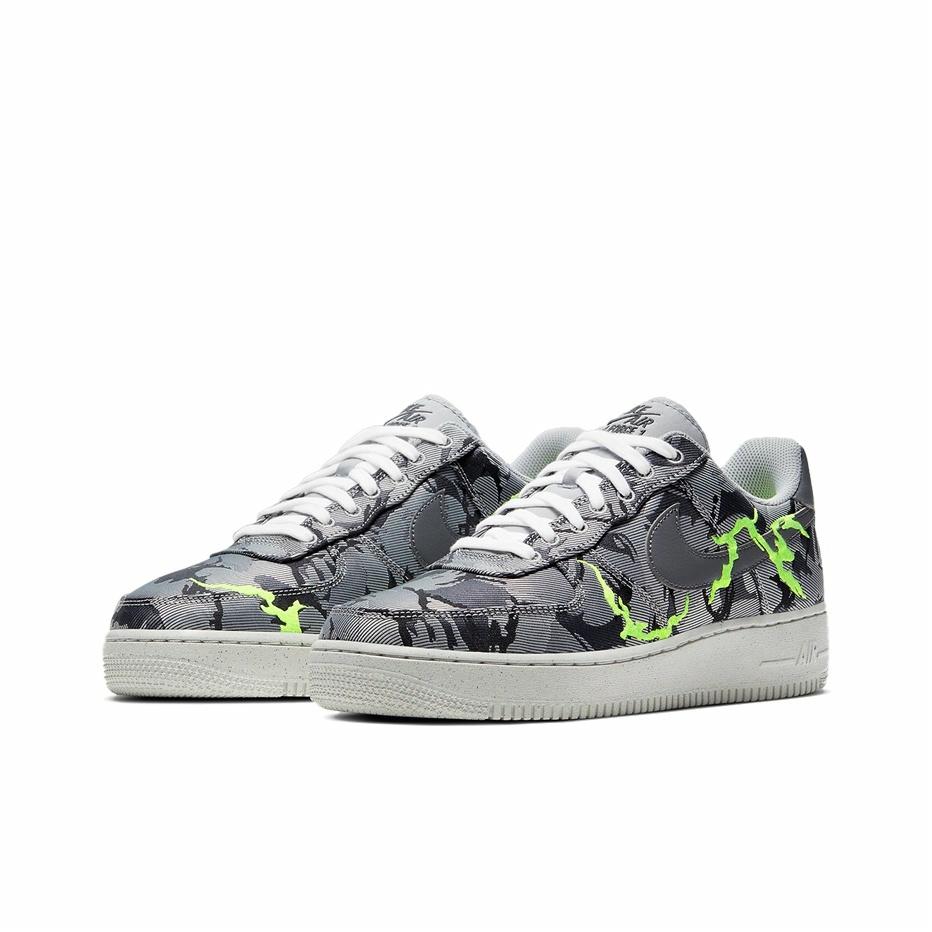 Nike Air Force 1 07 LX "Light Smoke Grey" - вид спереди