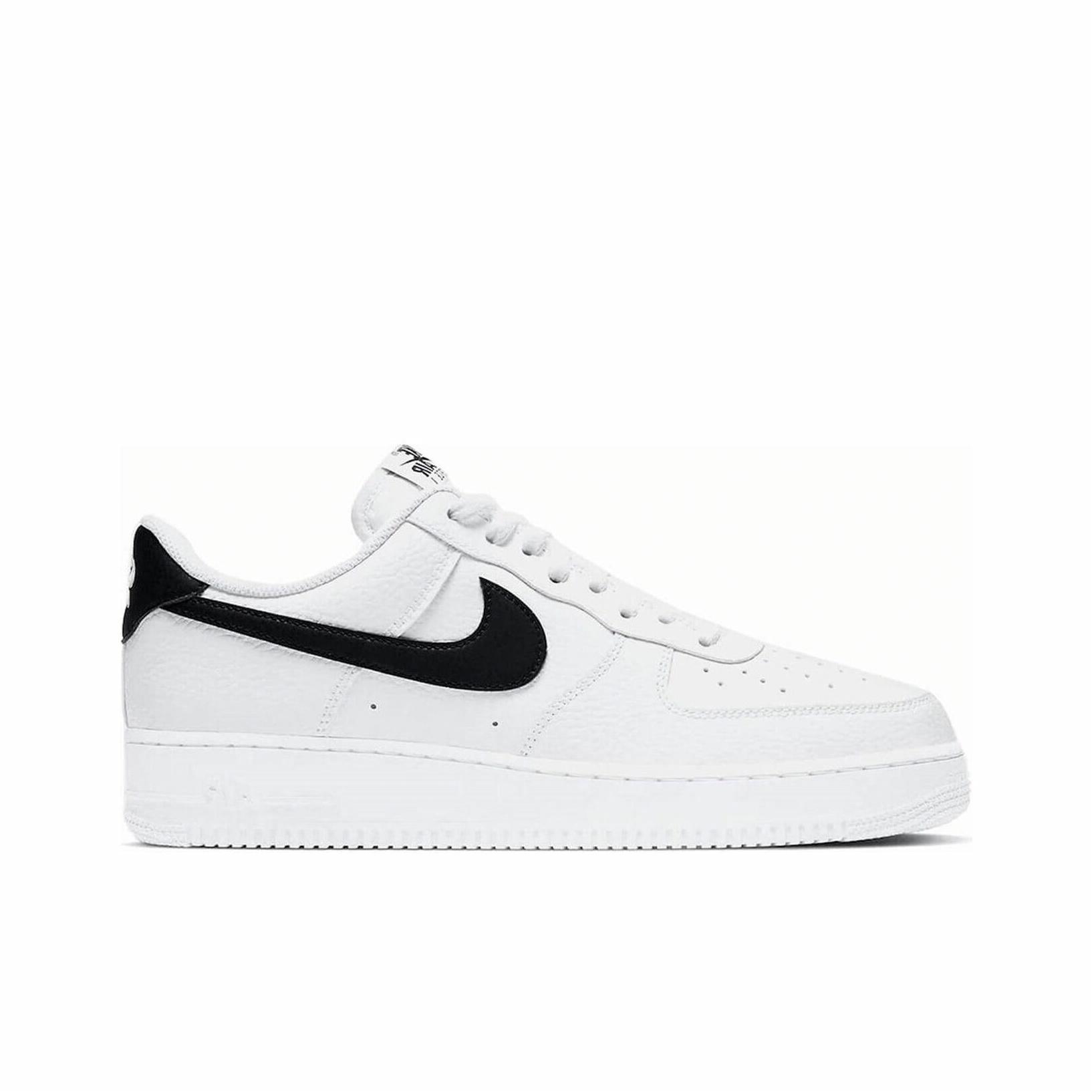 Nike Air Force 1 "White and Black" - вид с внутренней стороны