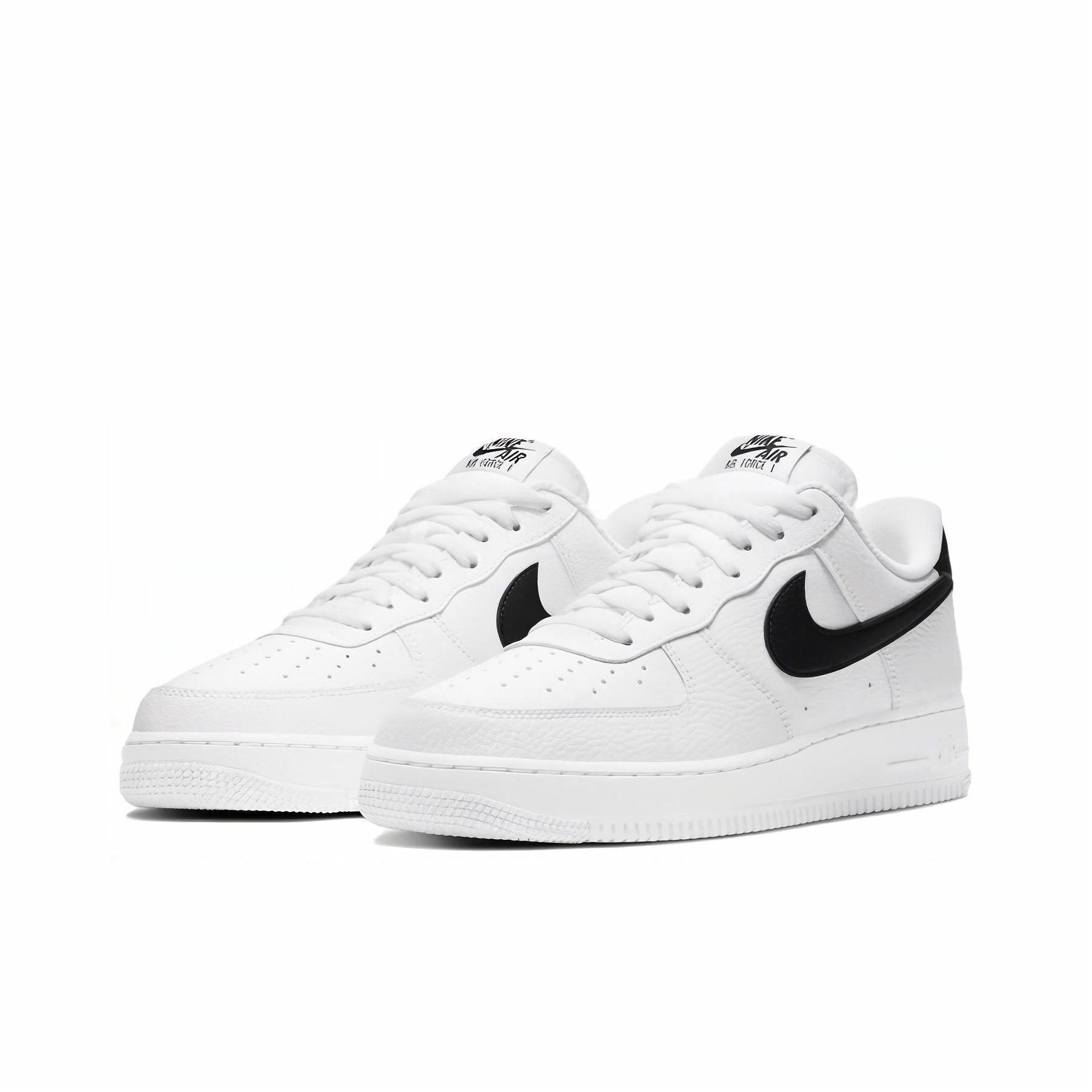 Nike Air Force 1 "White and Black" - вид спереди
