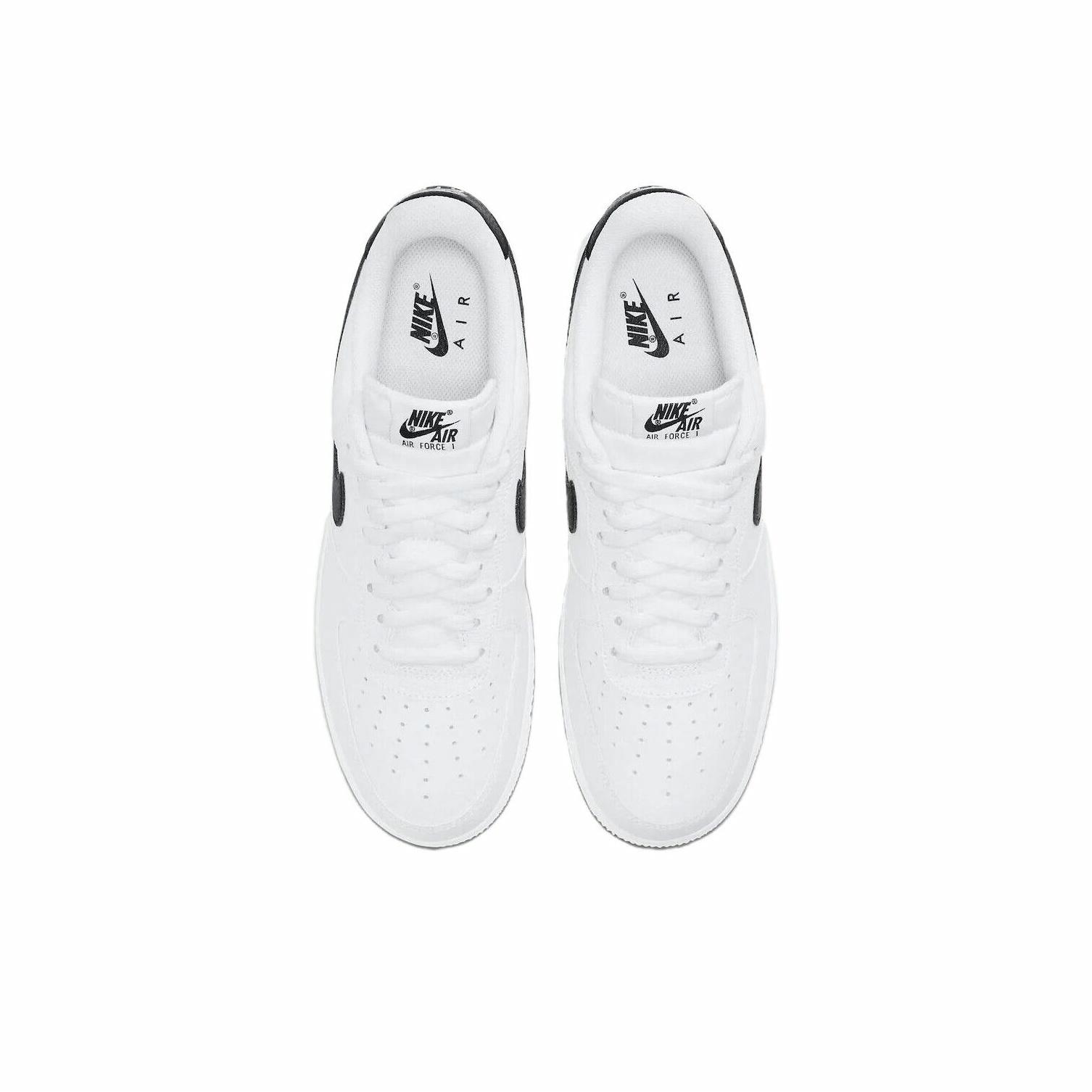 Nike Air Force 1 "White and Black" - вид сзади