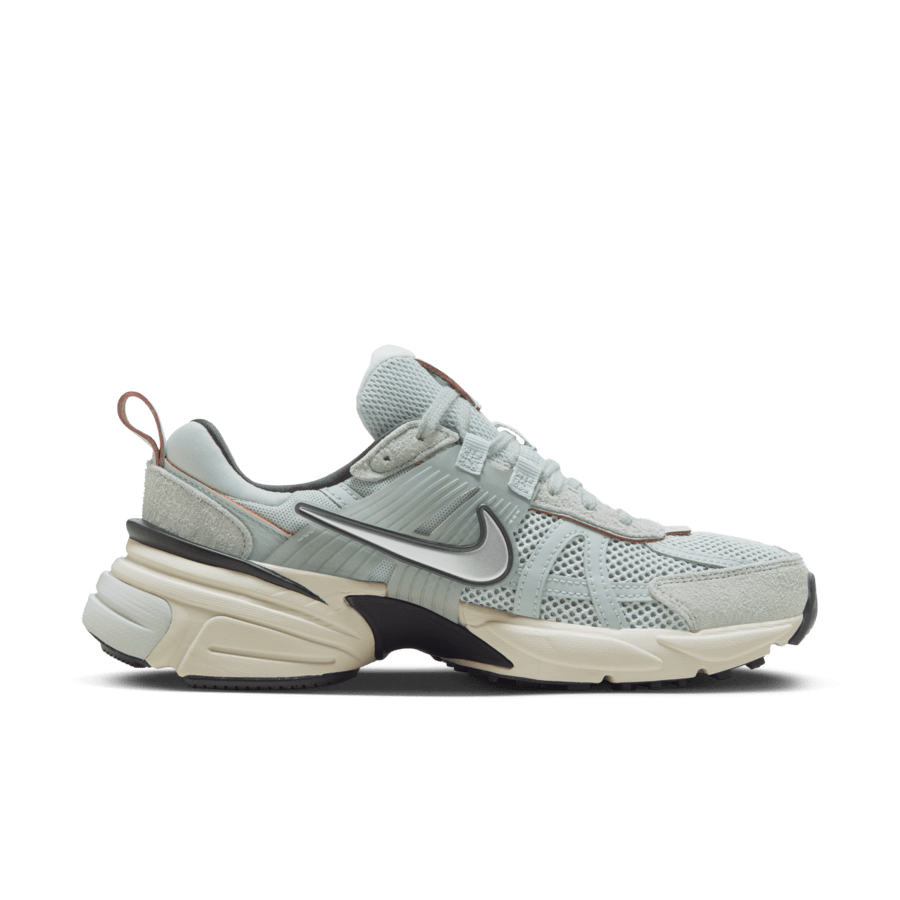 Nike V2K Run 'Light Pumice Black Chrome' - вид с внутренней стороны