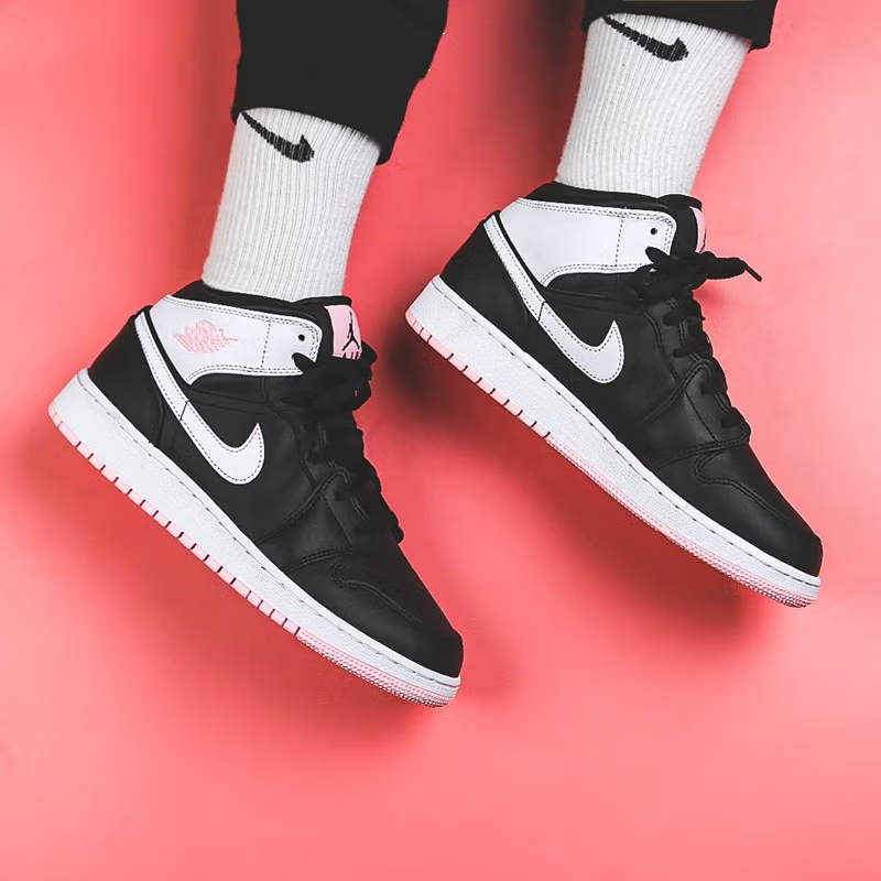 Jordan Air Jordan 1 Mid "Arctic Pink" - вид спереди