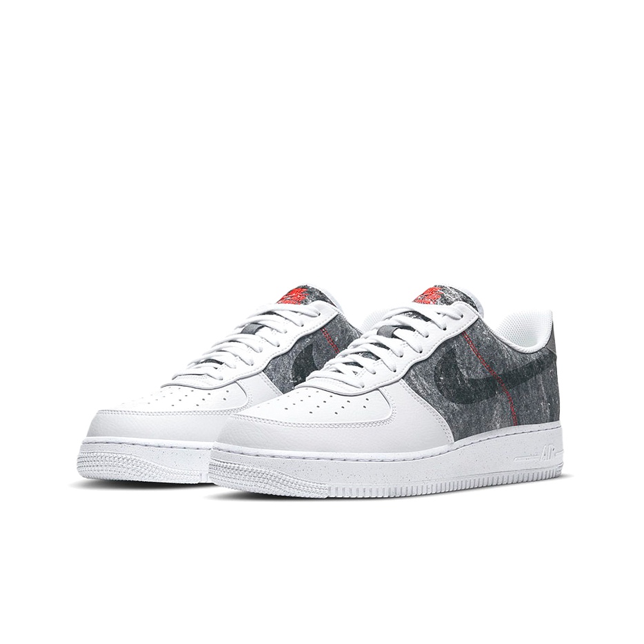 Nike Air Force 1 07 LV8 - вид спереди